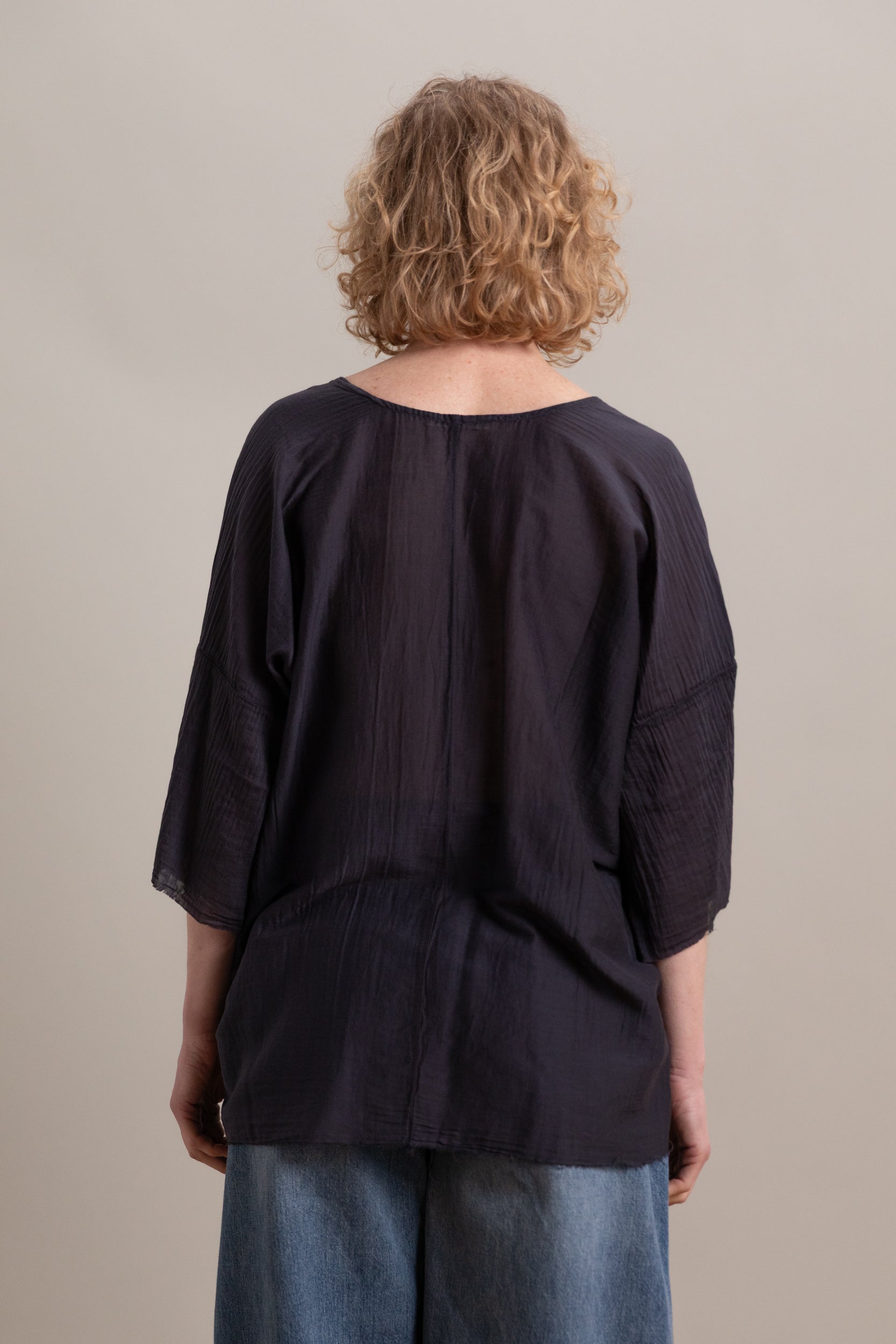 OVERSIZED TOP IN FADED BLACK