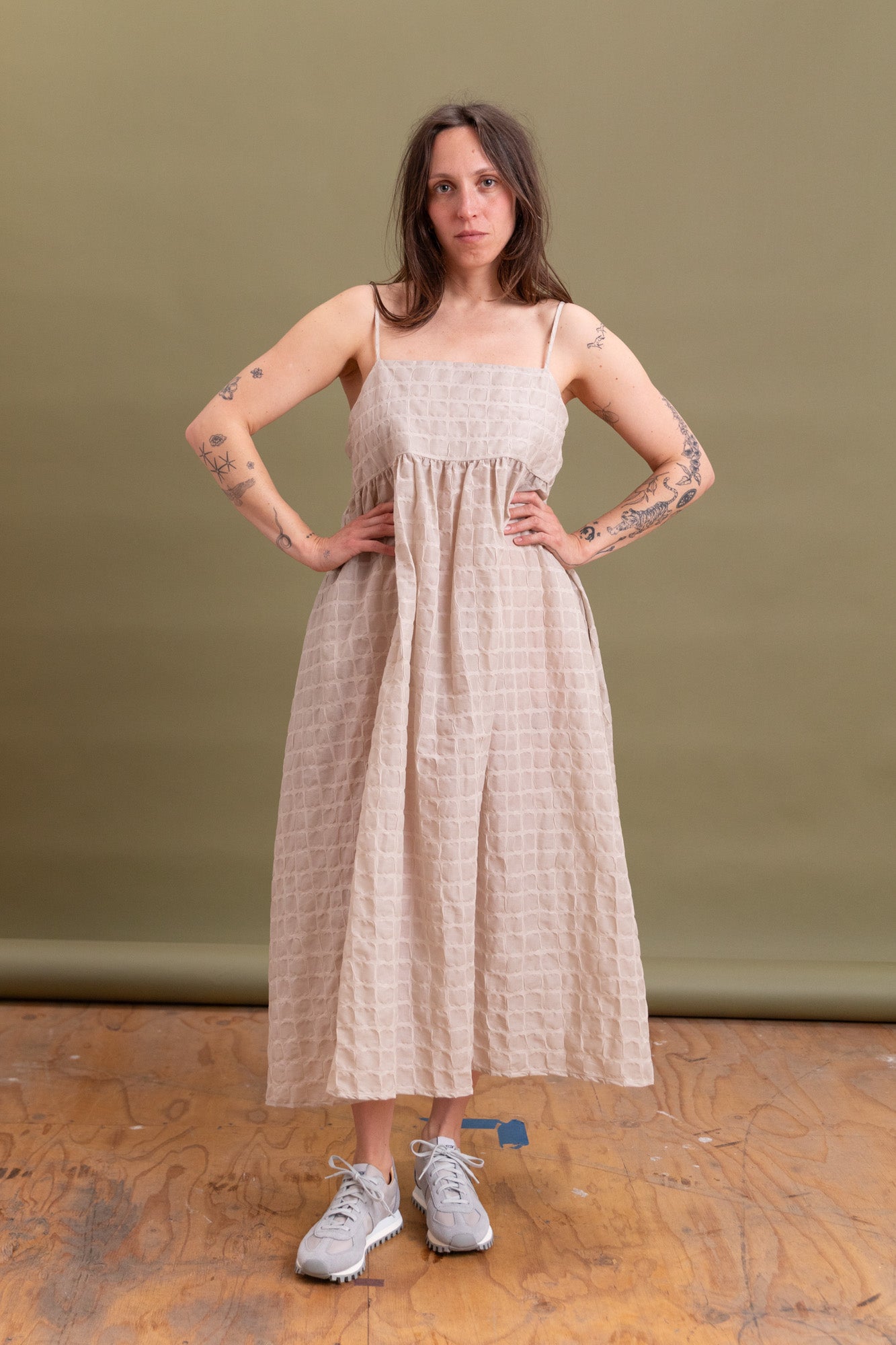 RIPPLE FINISH STRAP DRESS IN BEIGE