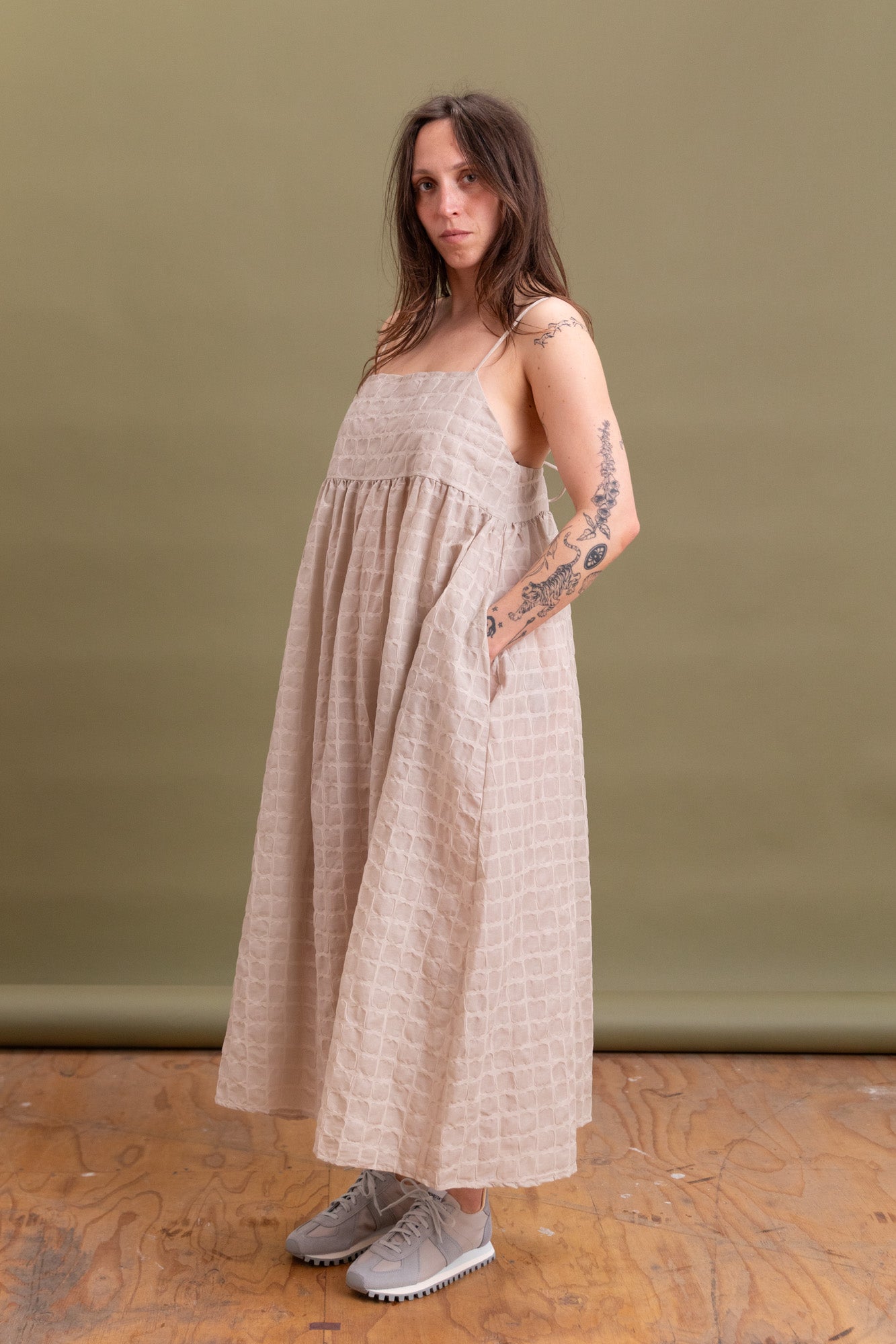 RIPPLE FINISH STRAP DRESS IN BEIGE