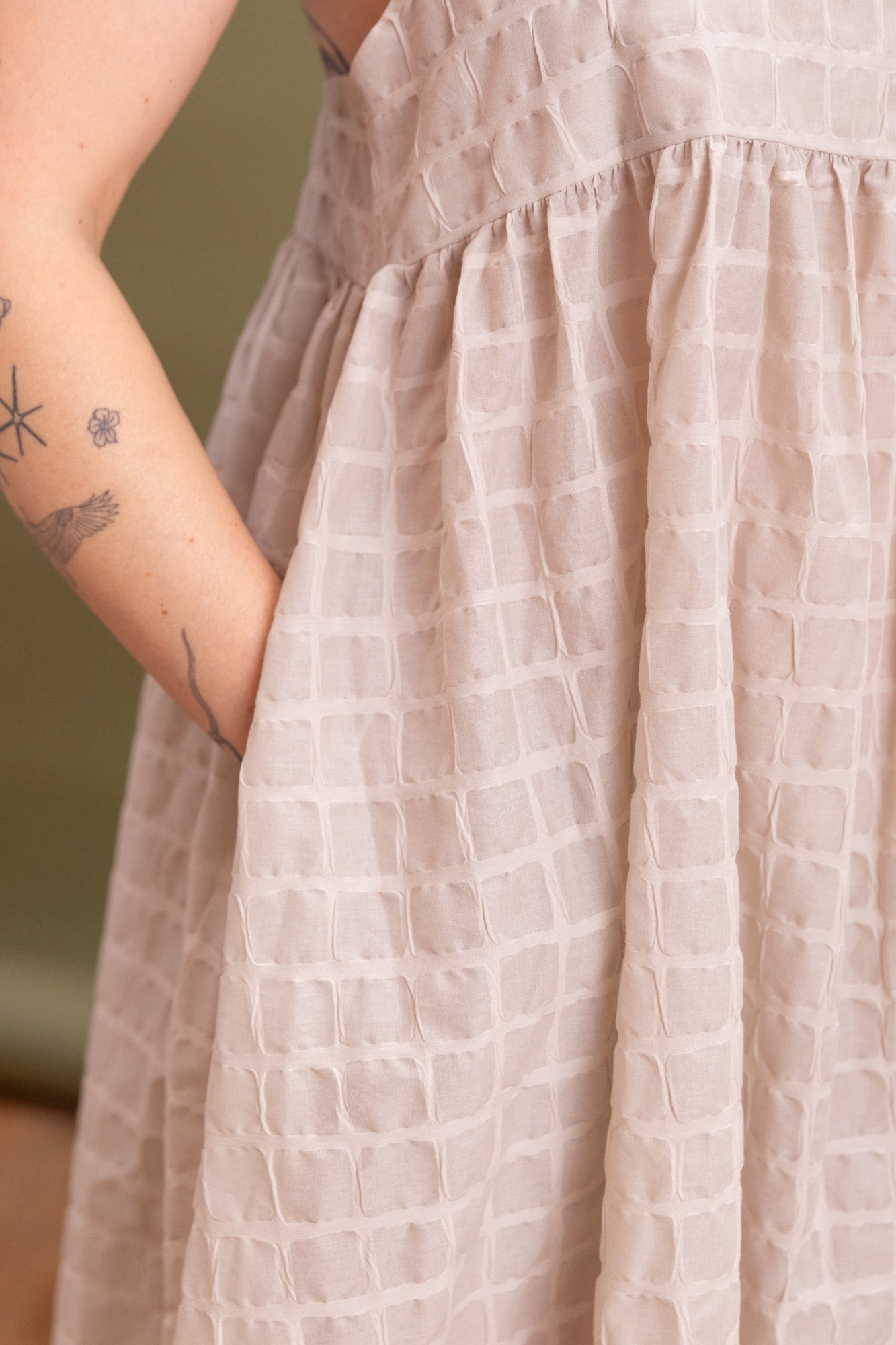 RIPPLE FINISH STRAP DRESS IN BEIGE