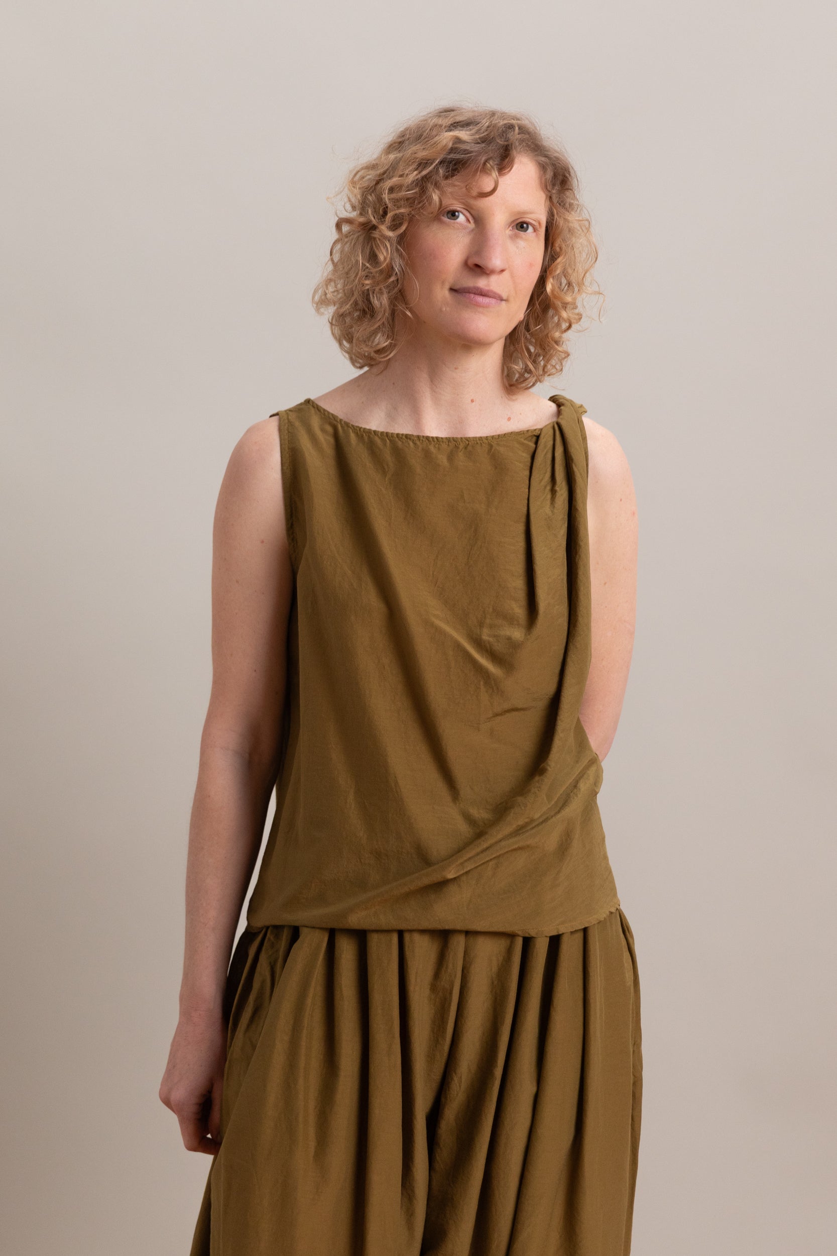 TWISTED TANK TOP IN DARK OLIVE