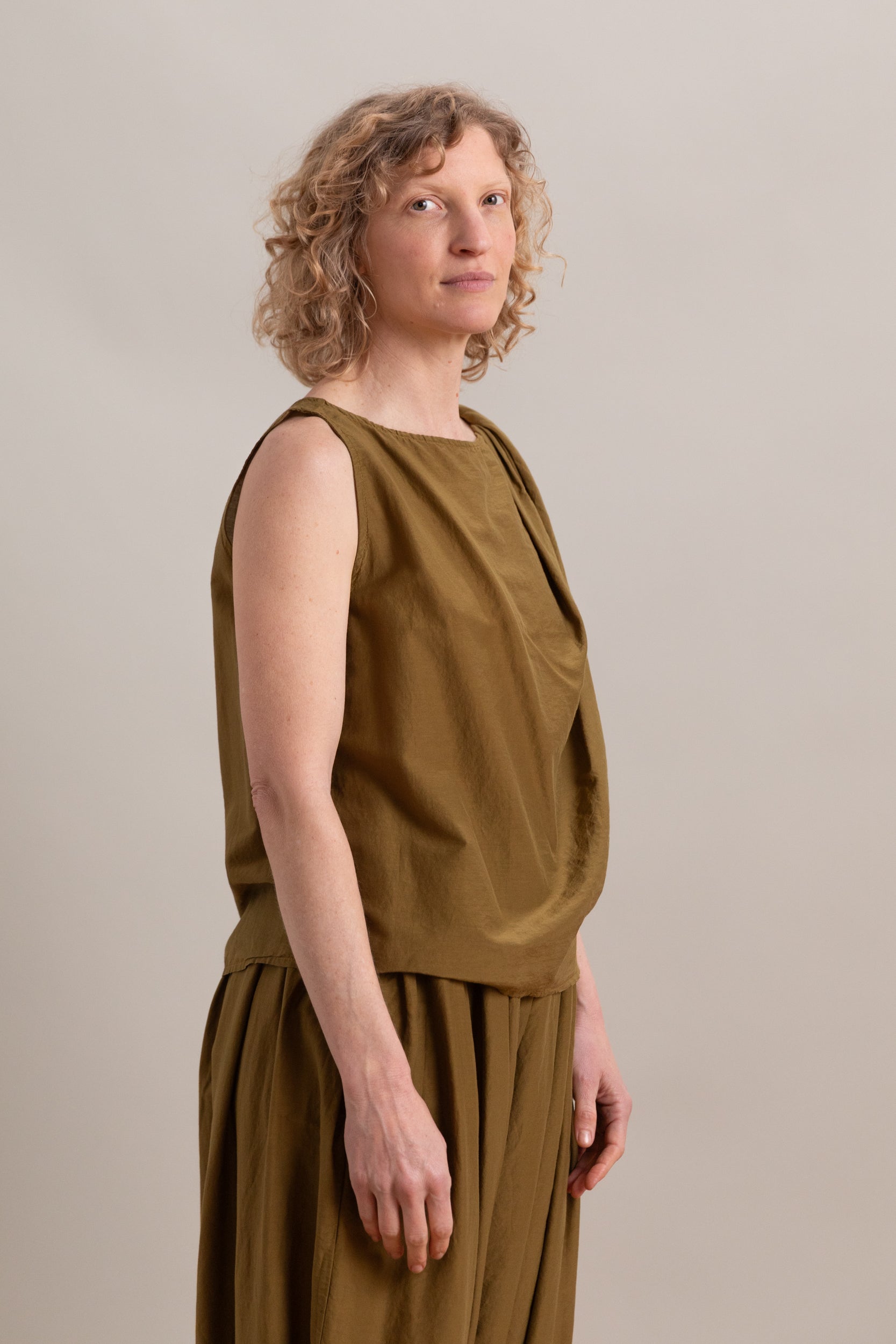 TWISTED TANK TOP IN DARK OLIVE