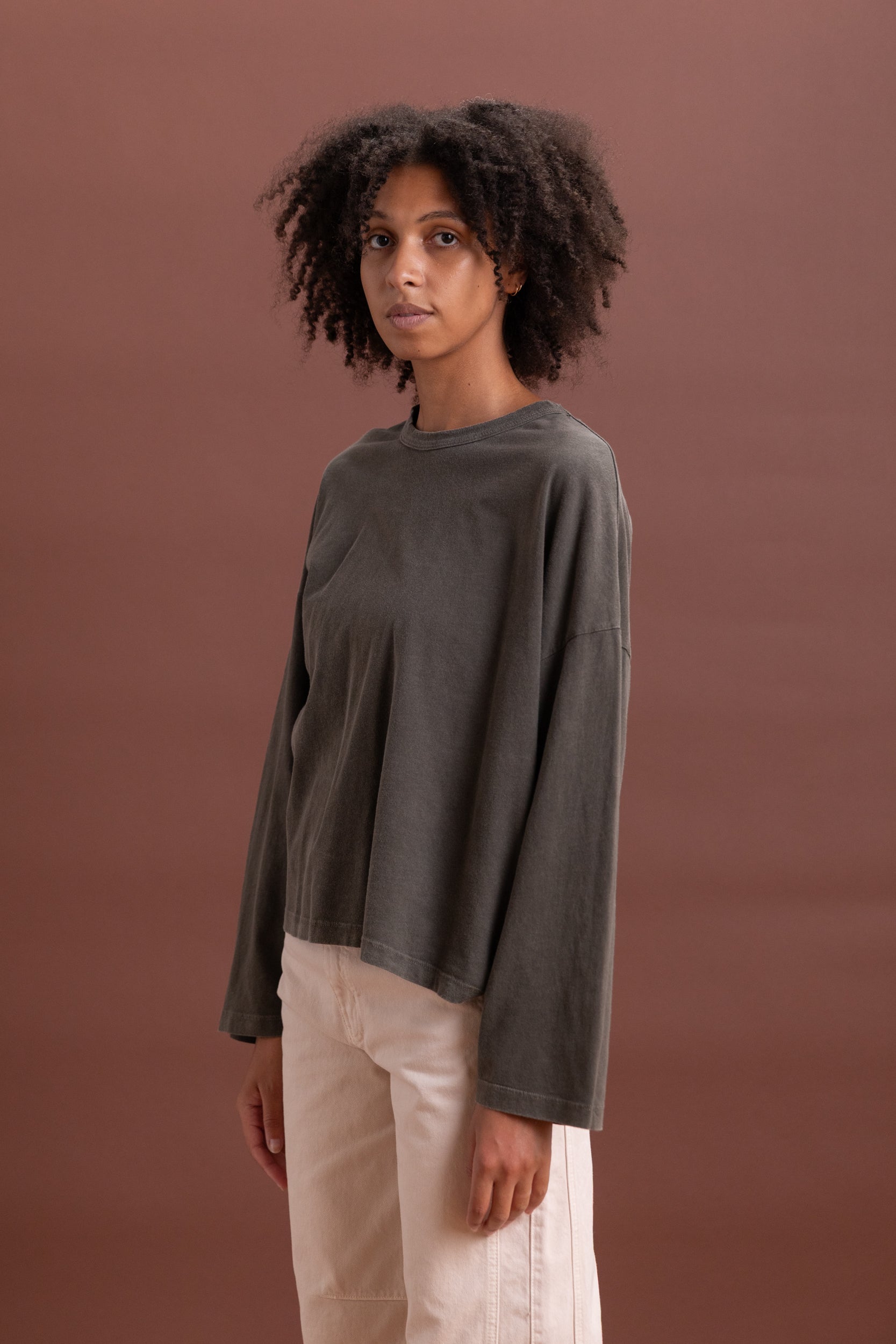WIDE LONG SLEEVE TEE IN SLATE
