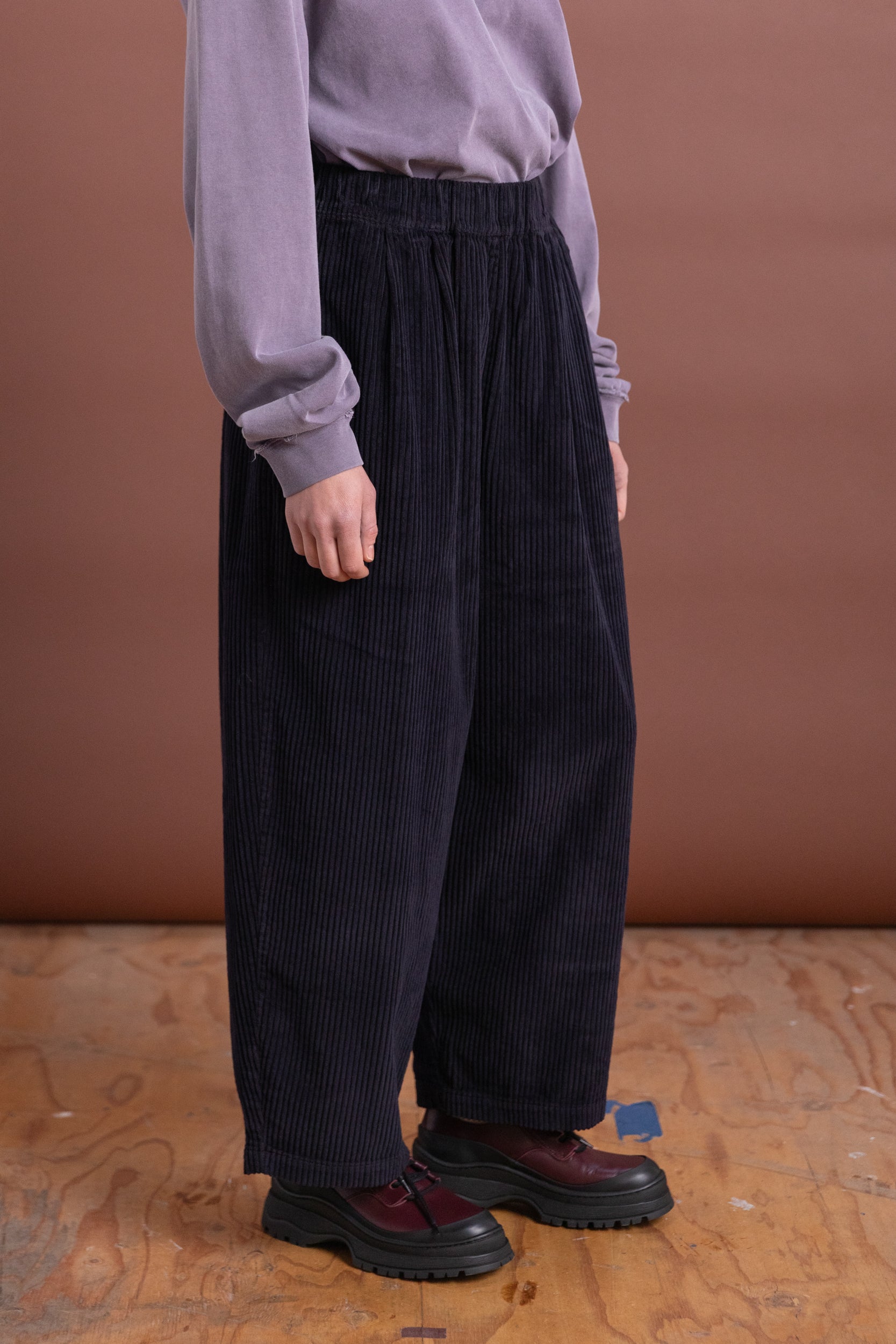WIDE PANTS IN NAVY CORDUROY