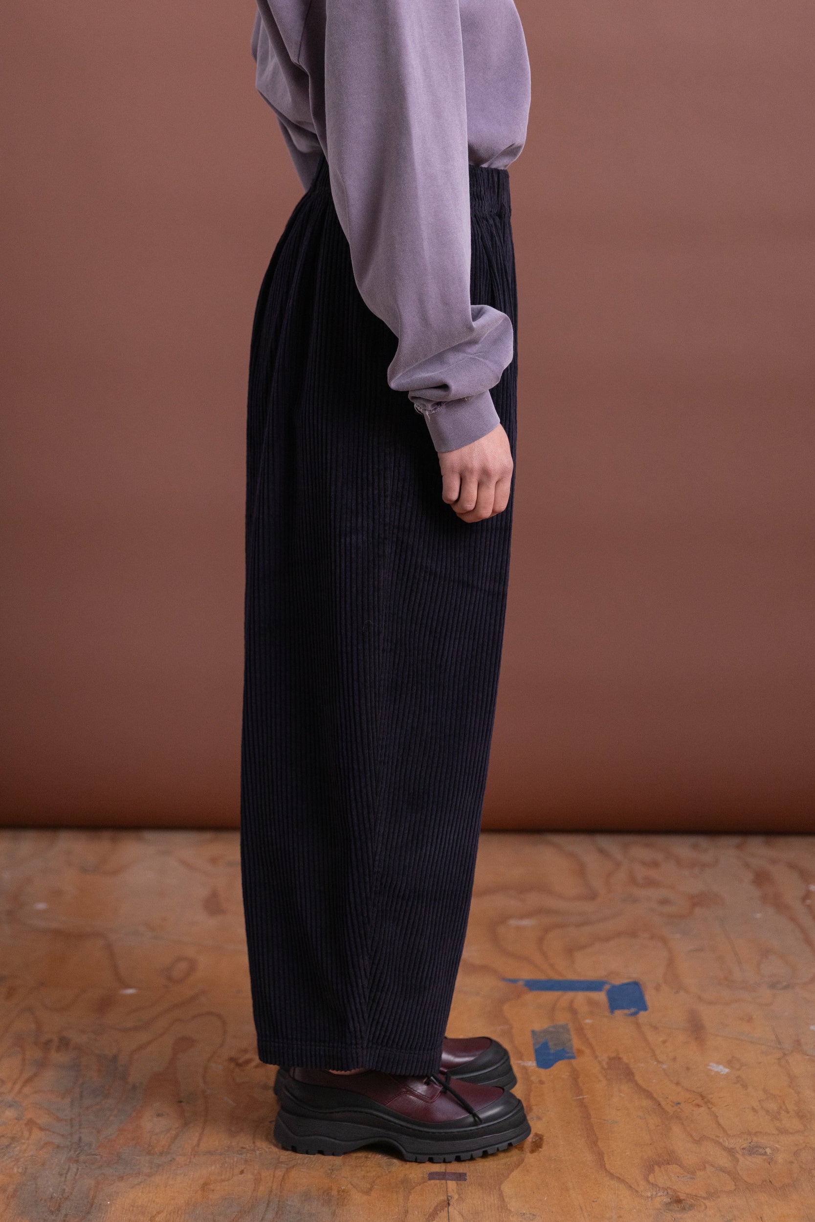 WIDE PANTS IN NAVY CORDUROY