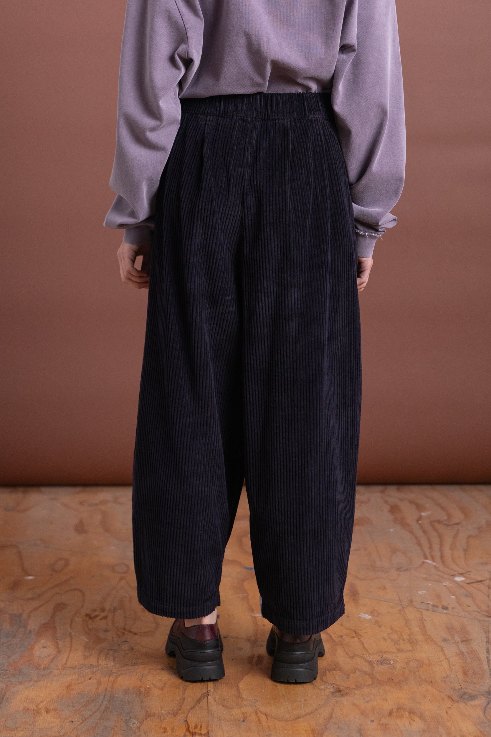WIDE PANTS IN NAVY CORDUROY