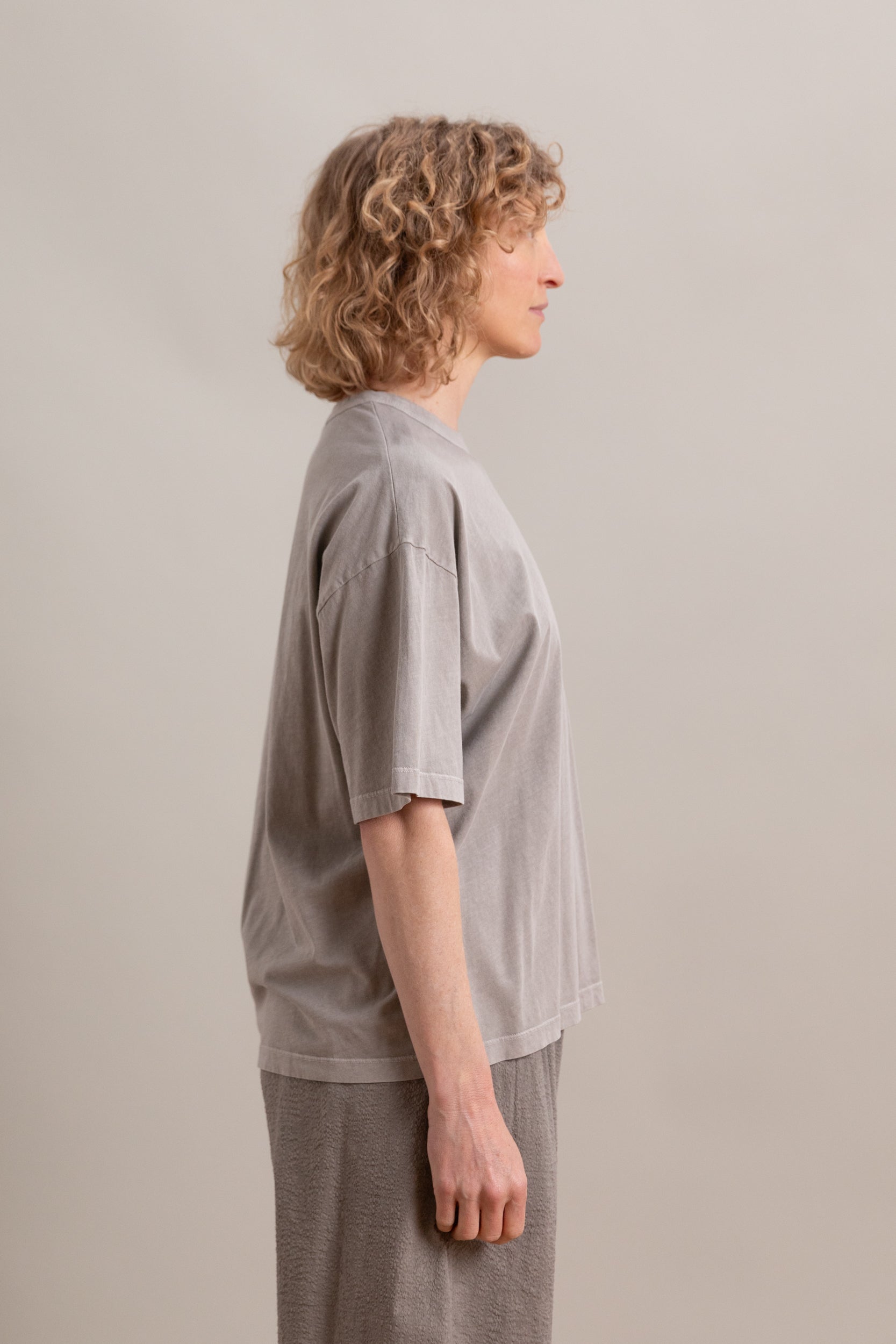 WIDE SHORT SLEEVE TEE IN GREY