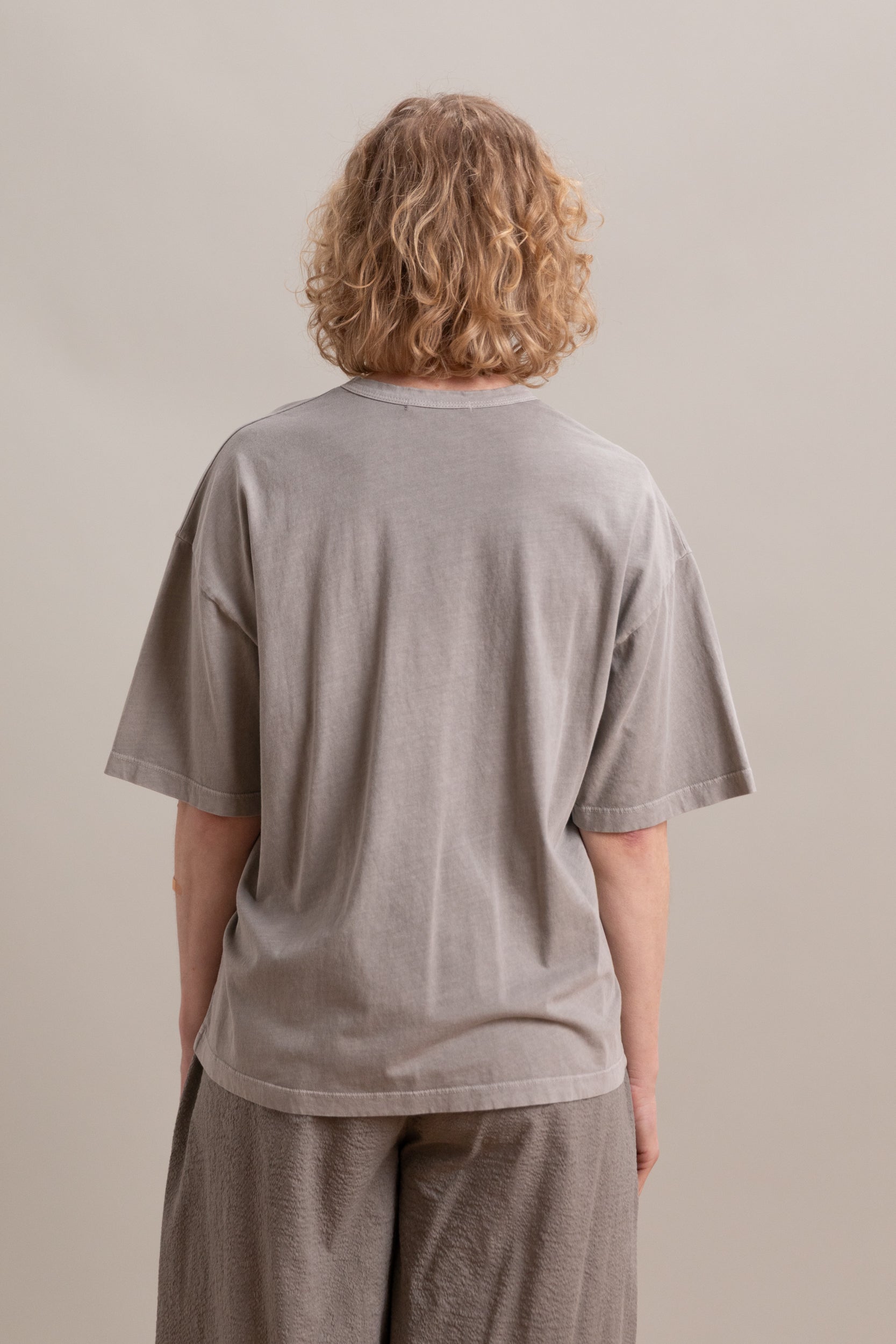WIDE SHORT SLEEVE TEE IN GREY