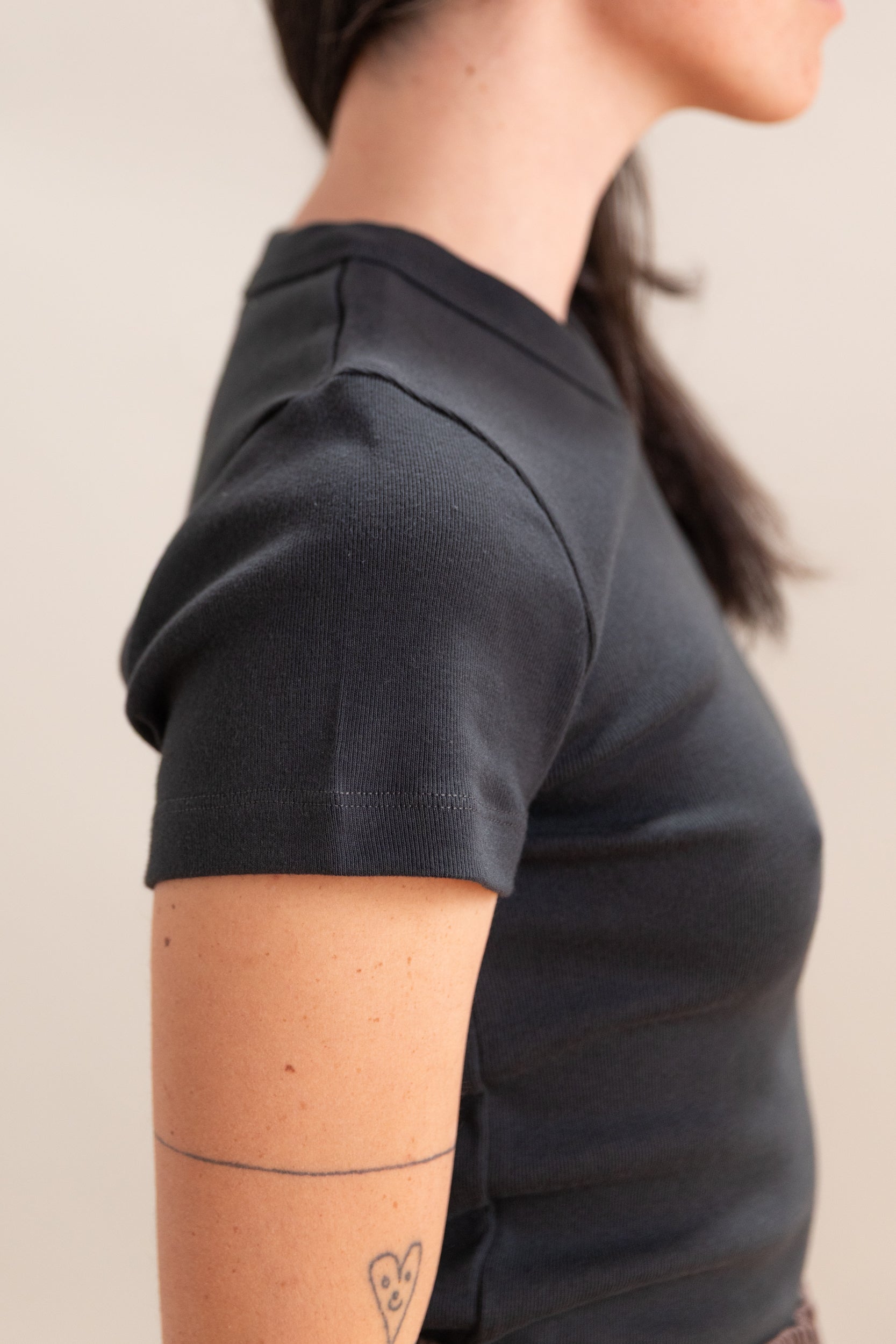 COSMOS MINI V-NECK T-SHIRT IN SHALE FINE RIB JERSEY