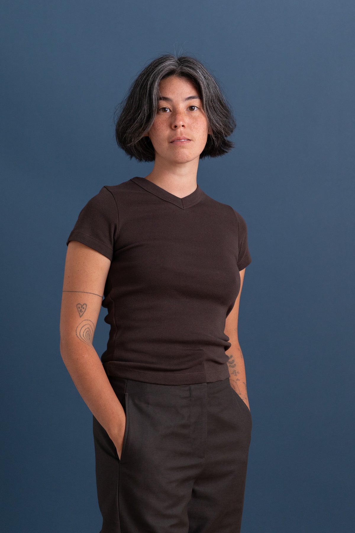 COSMOS MINI V-NECK T-SHIRT IN LOAM FINE RIB JERSEY
