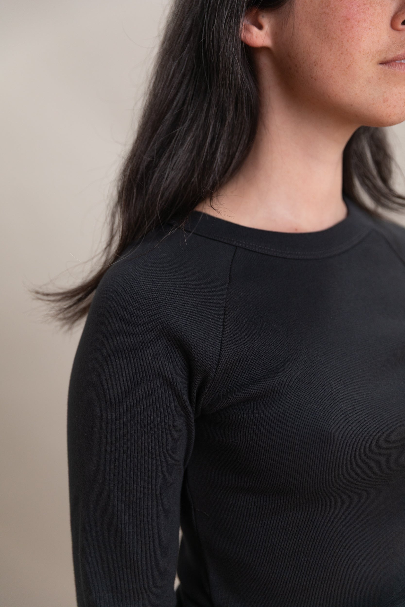 QUINCE LONG SLEEVE T-SHIRT IN SHALE FINE RIB JERSEY