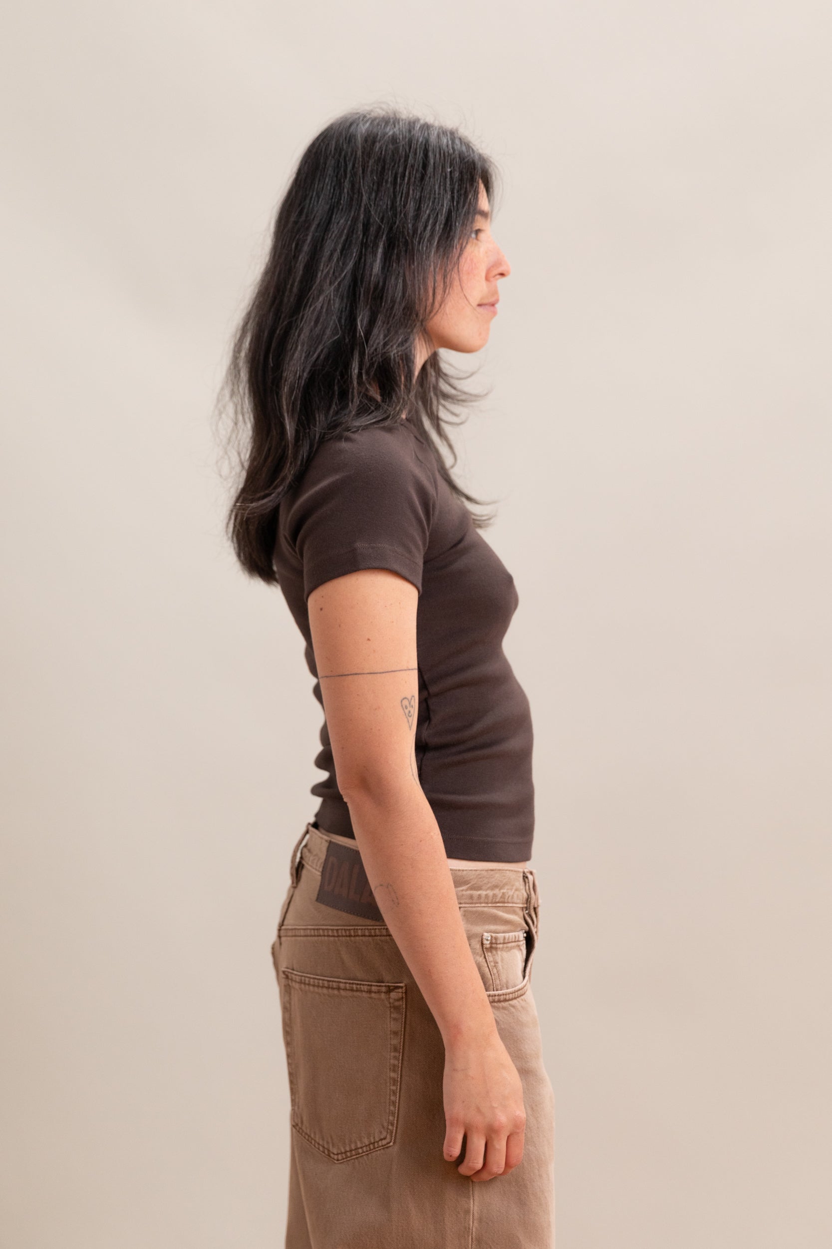QUINCE SHORT SLEEVE T-SHIRT IN LOAM FINE RIB JERSEY