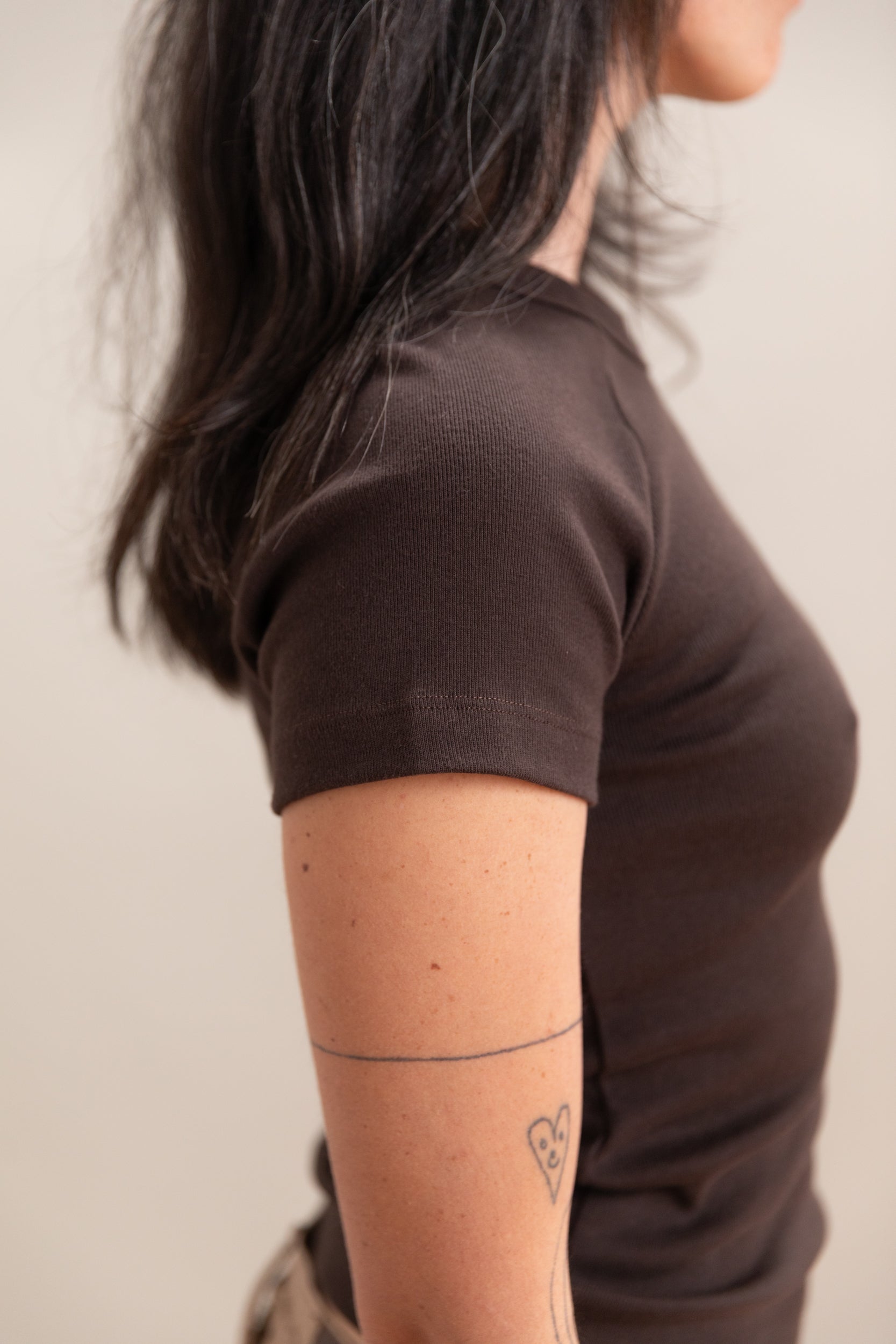 QUINCE SHORT SLEEVE T-SHIRT IN LOAM FINE RIB JERSEY