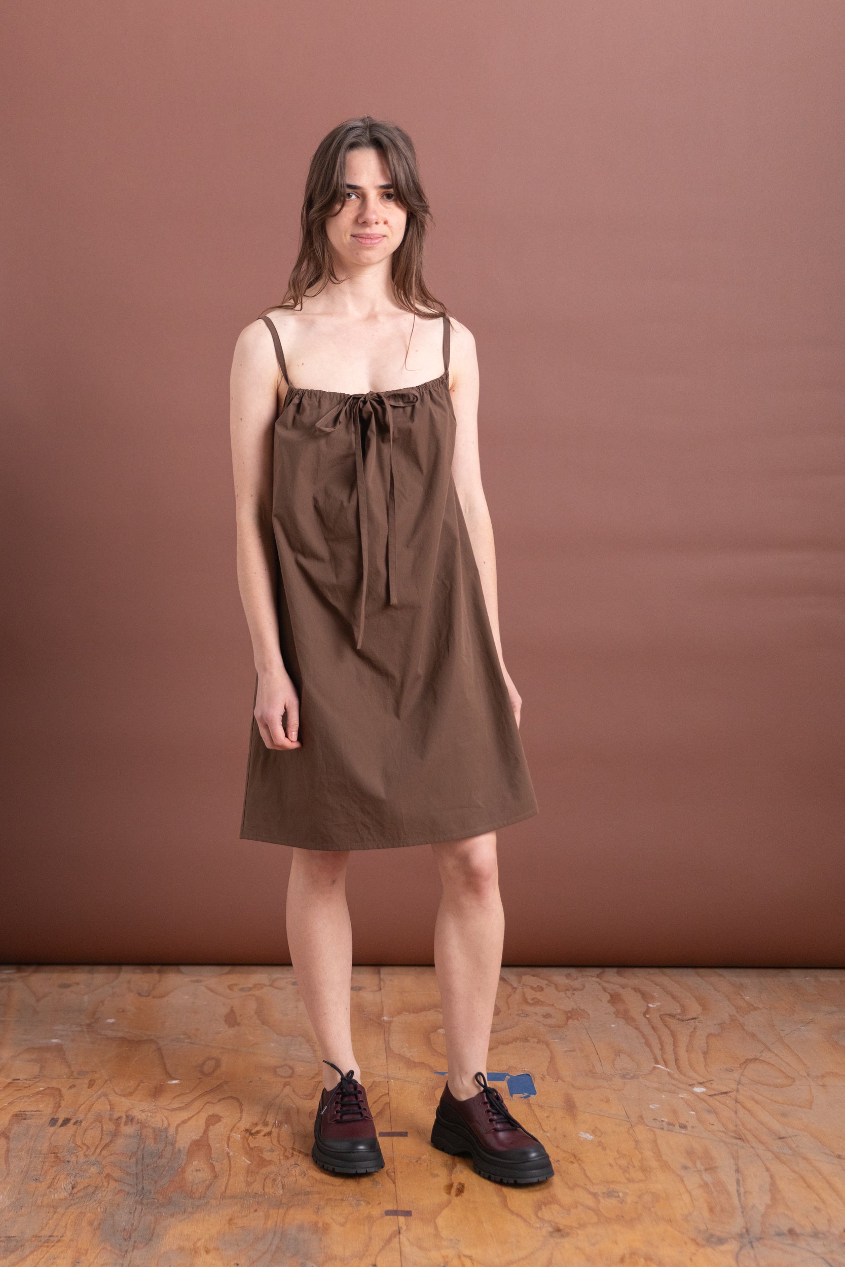 BOW DRESS IN CHOCOLATE COTTON POPLIN