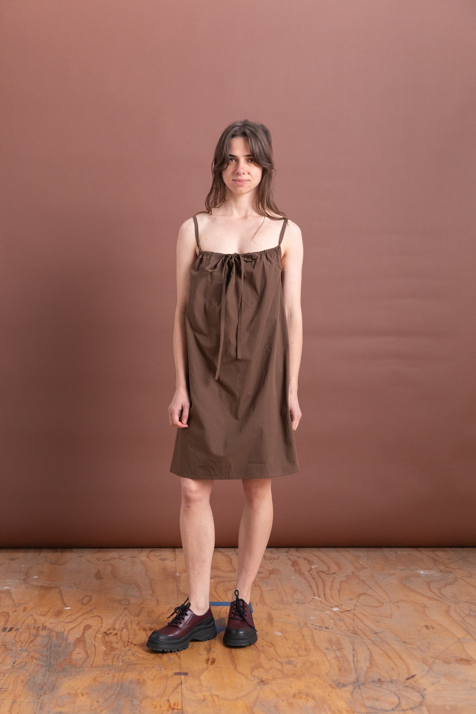 BOW DRESS IN CHOCOLATE COTTON POPLIN