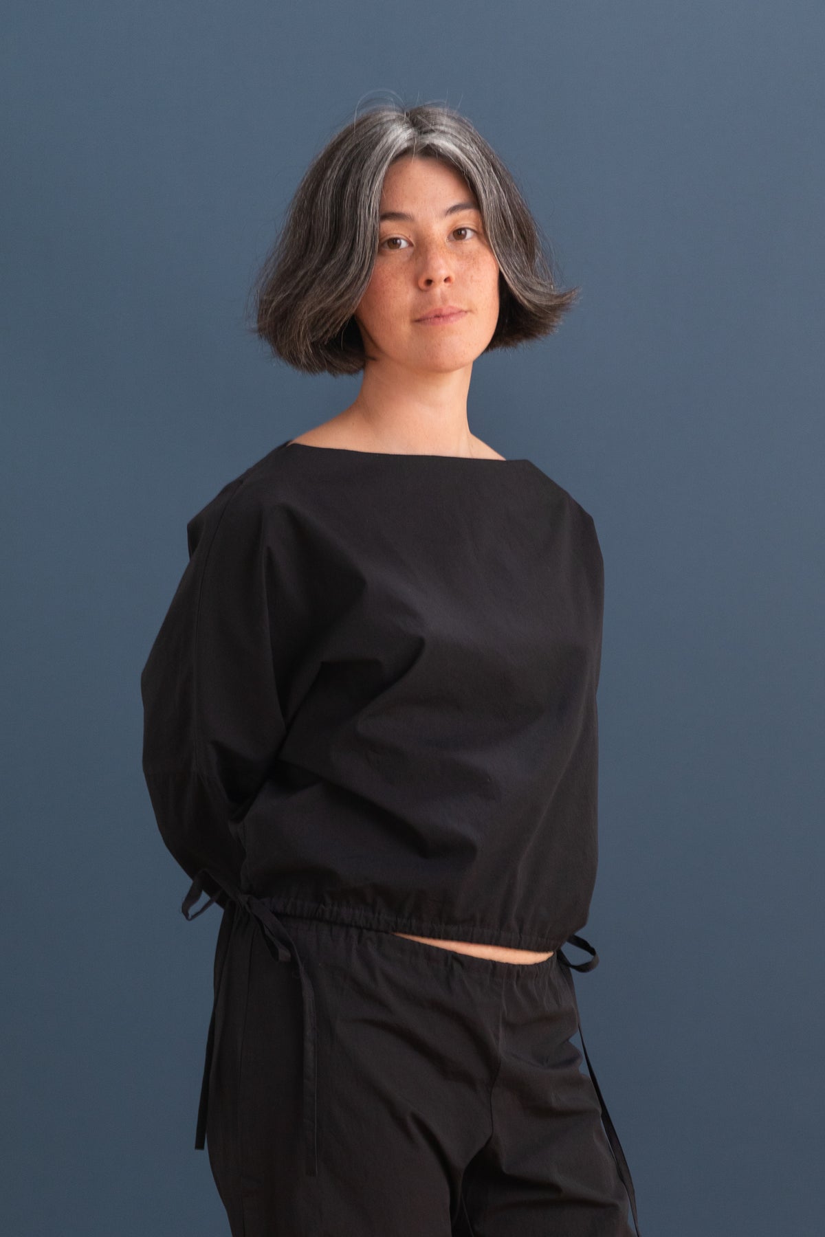 CUFF TOP IN BLACK COTTON POPLIN