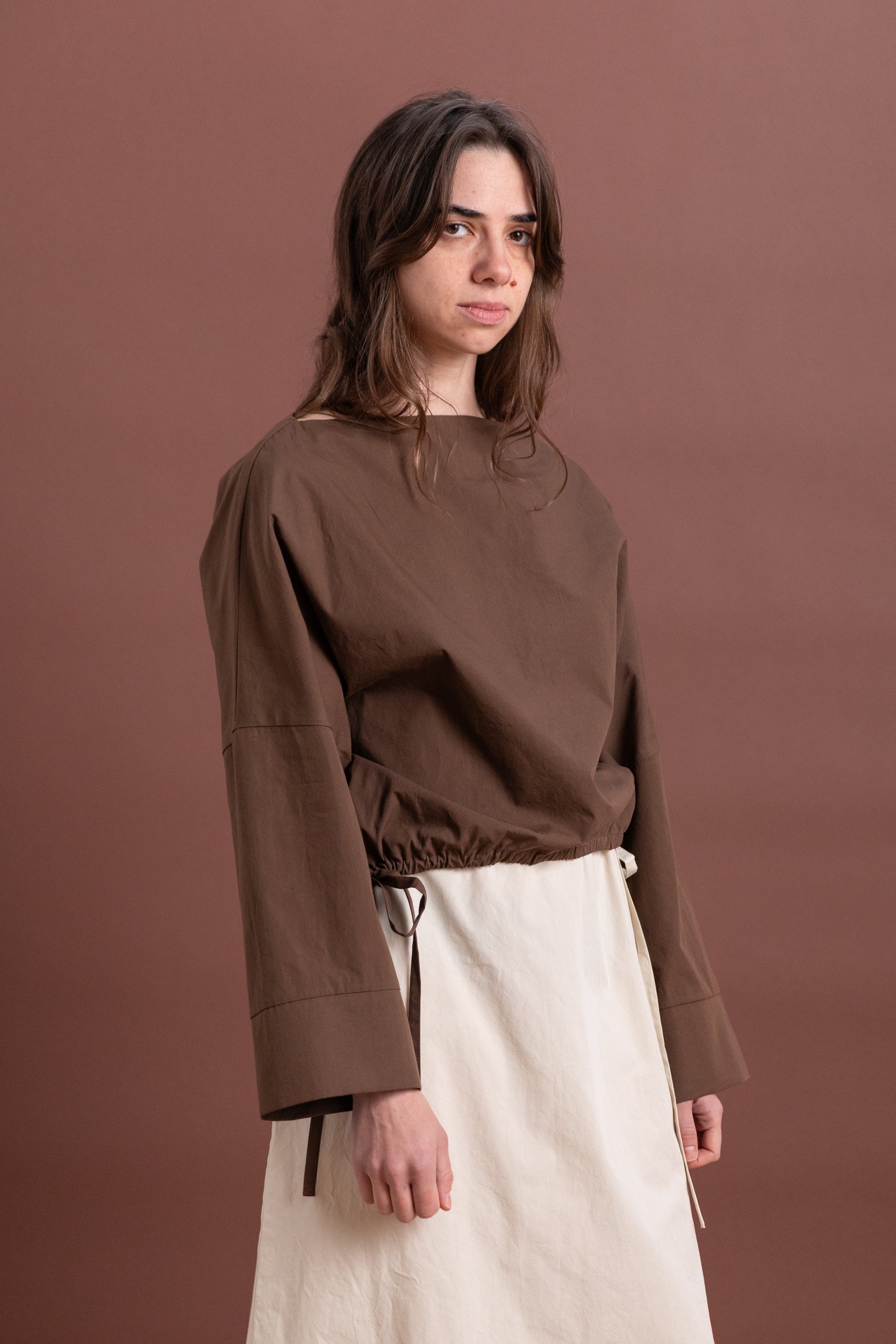 CUFF TOP IN CHOCOLATE COTTON POPLIN