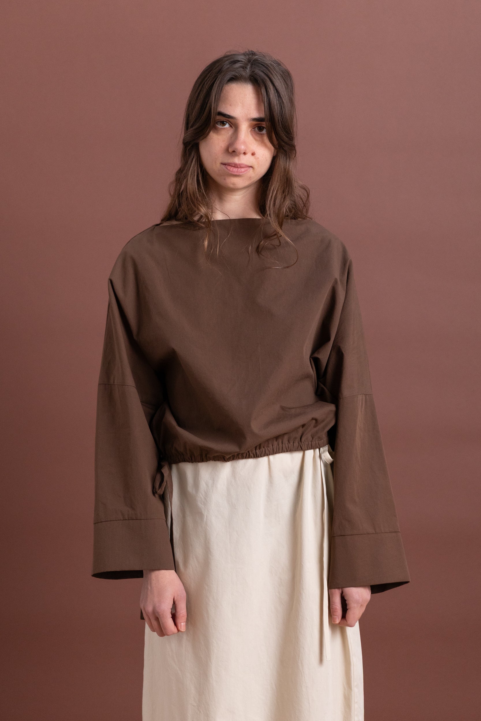 CUFF TOP IN CHOCOLATE COTTON POPLIN