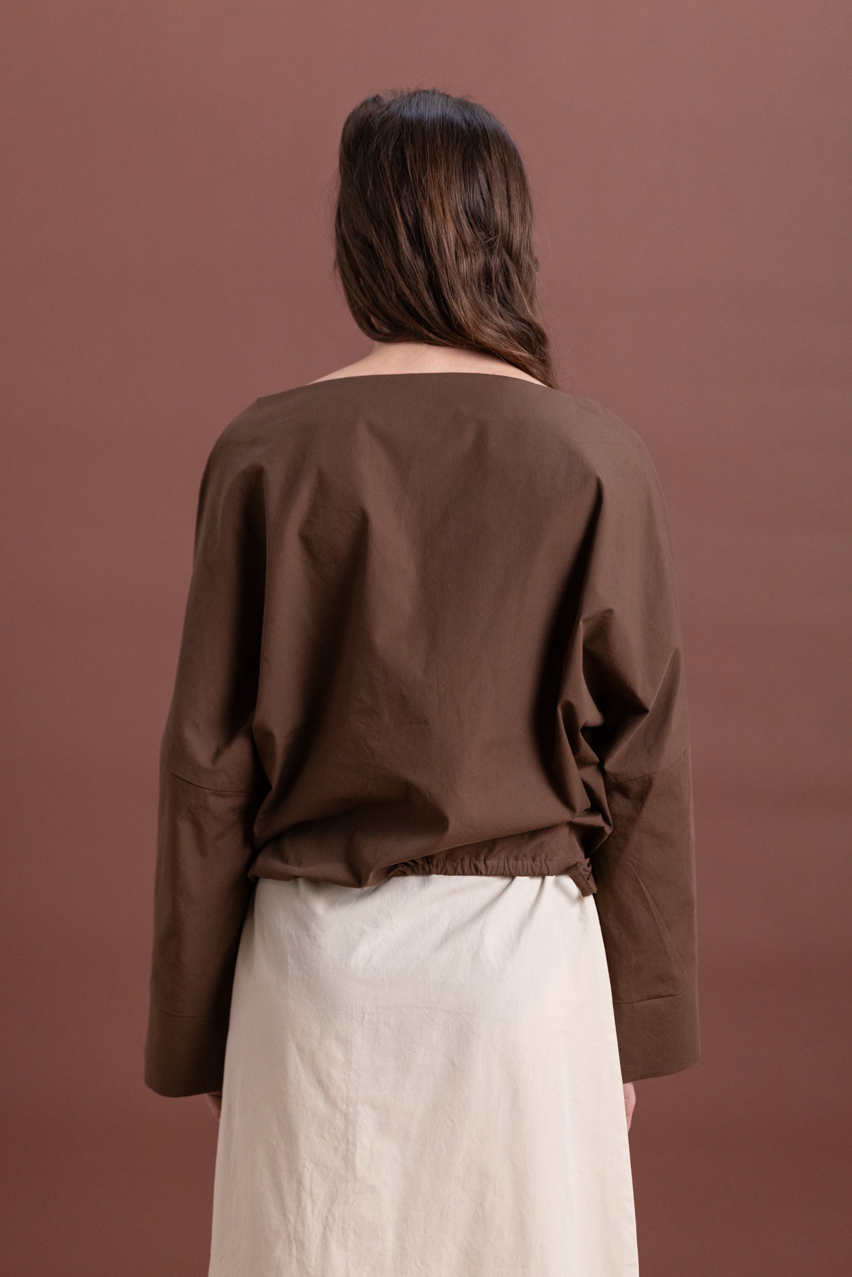 CUFF TOP IN CHOCOLATE COTTON POPLIN