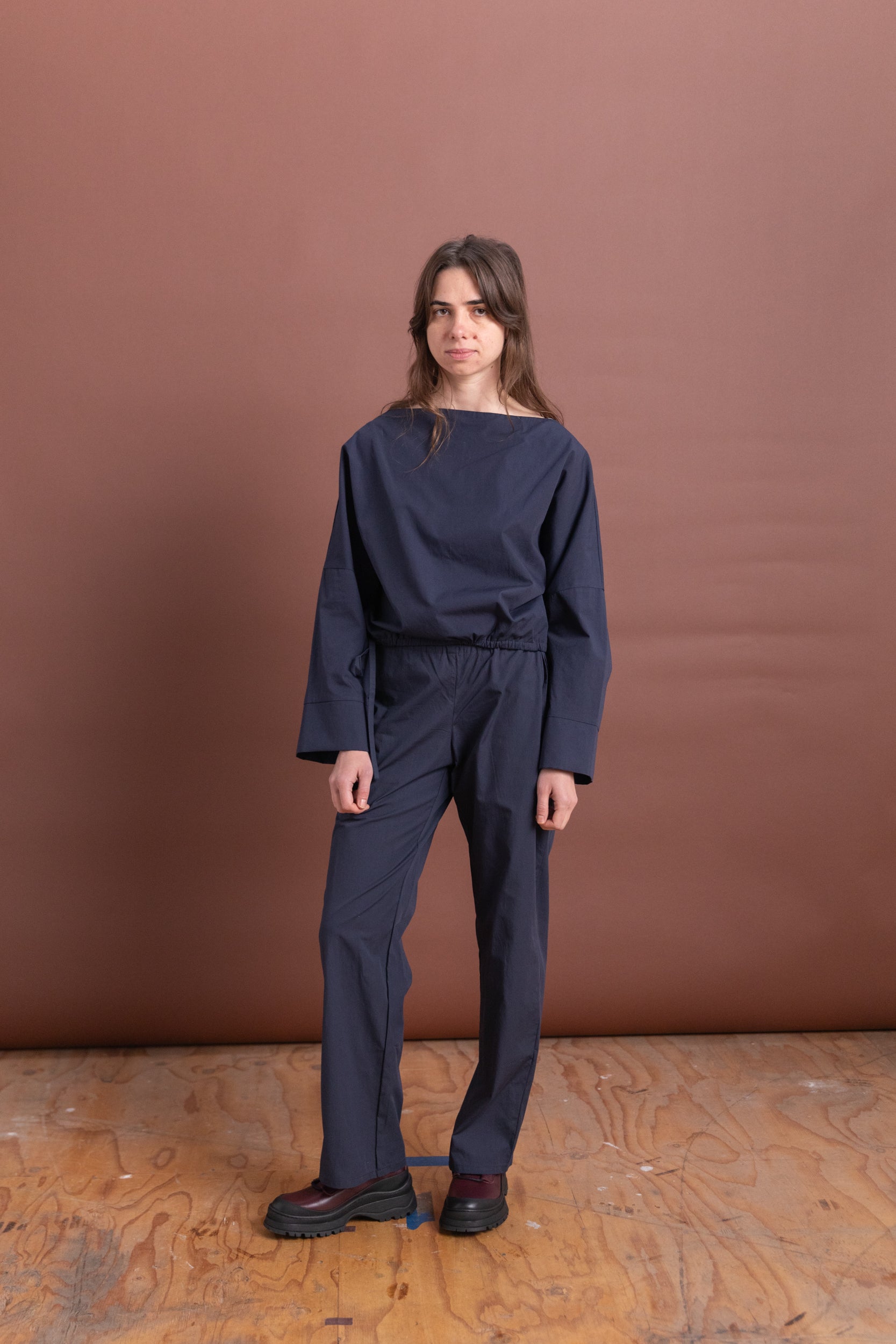 CUFF TOP IN NAVY COTTON POPLIN