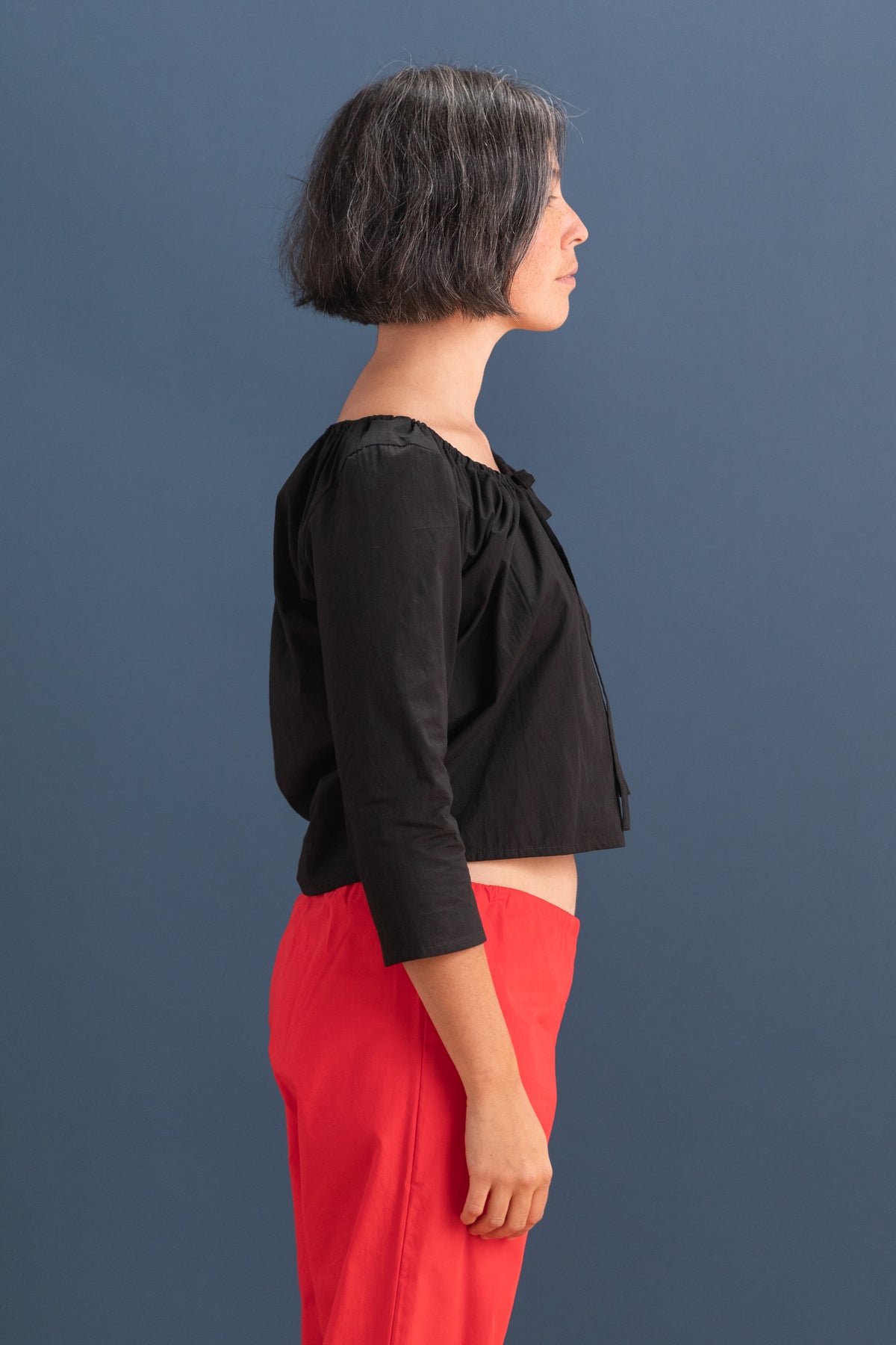 SCOOP TOP IN BLACK COTTON POPLIN