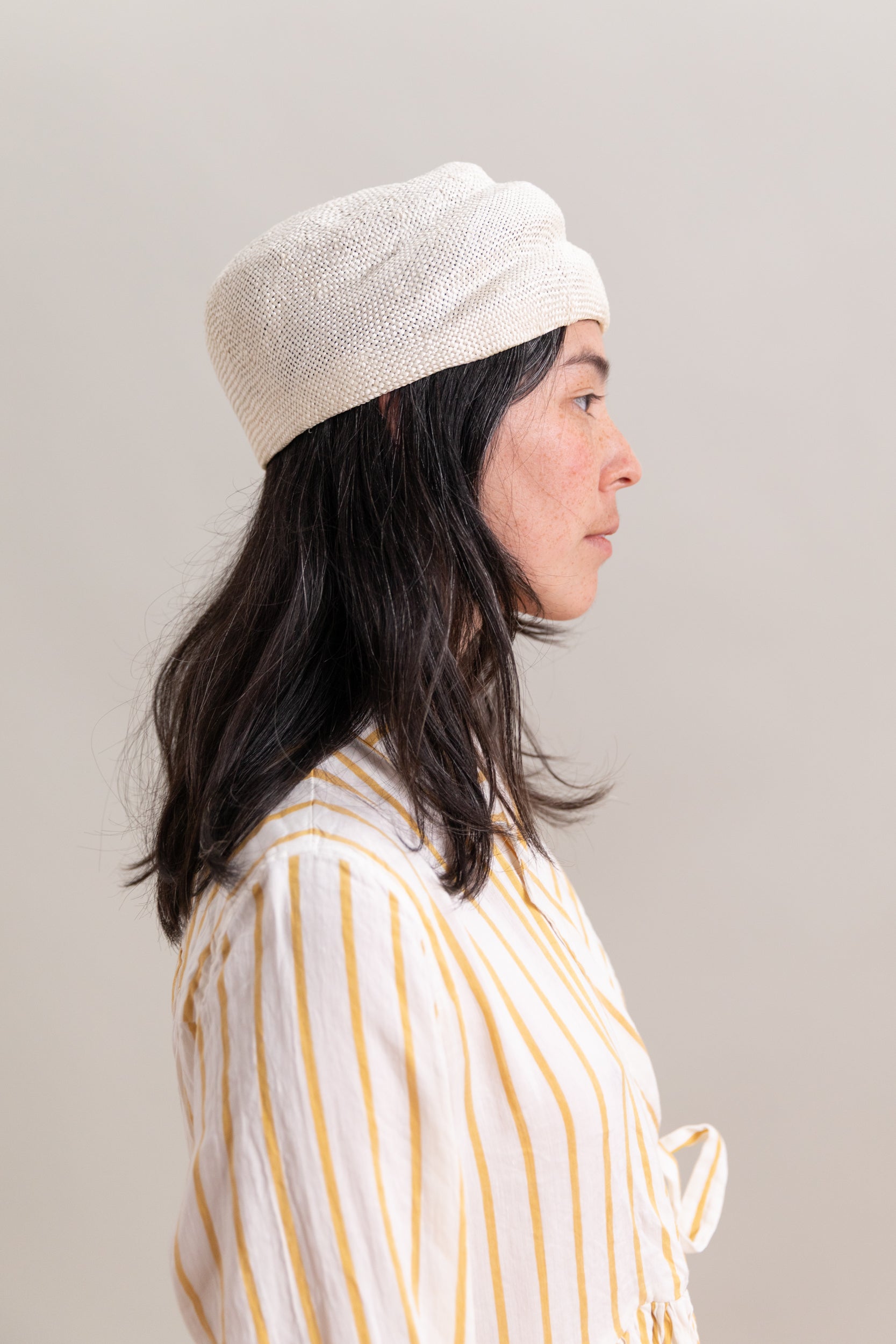 CAWLEY X BROOKES BOSWELL STRAW BERET IN IVORY
