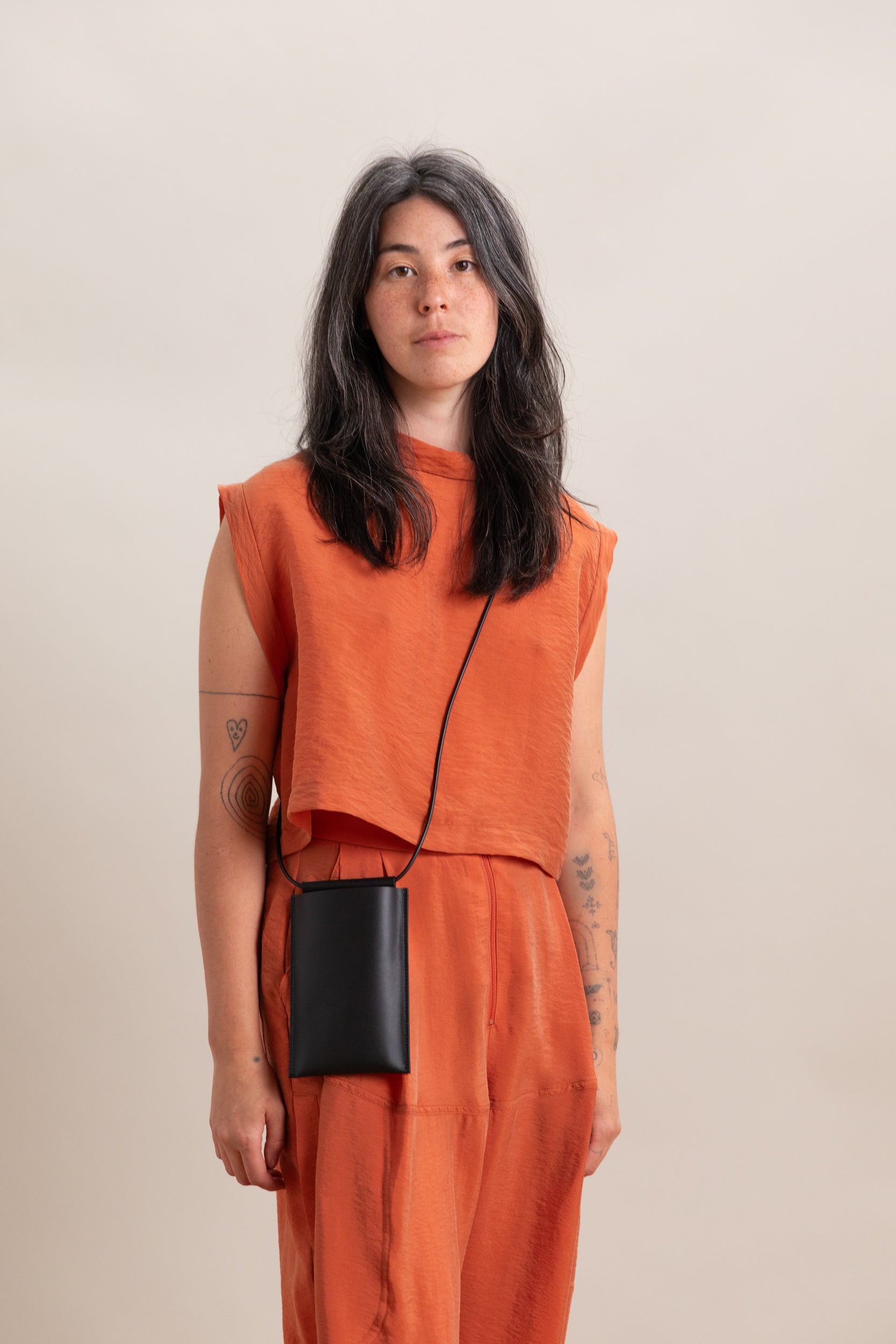 IPHONE SLING IN BLACK LEATHER