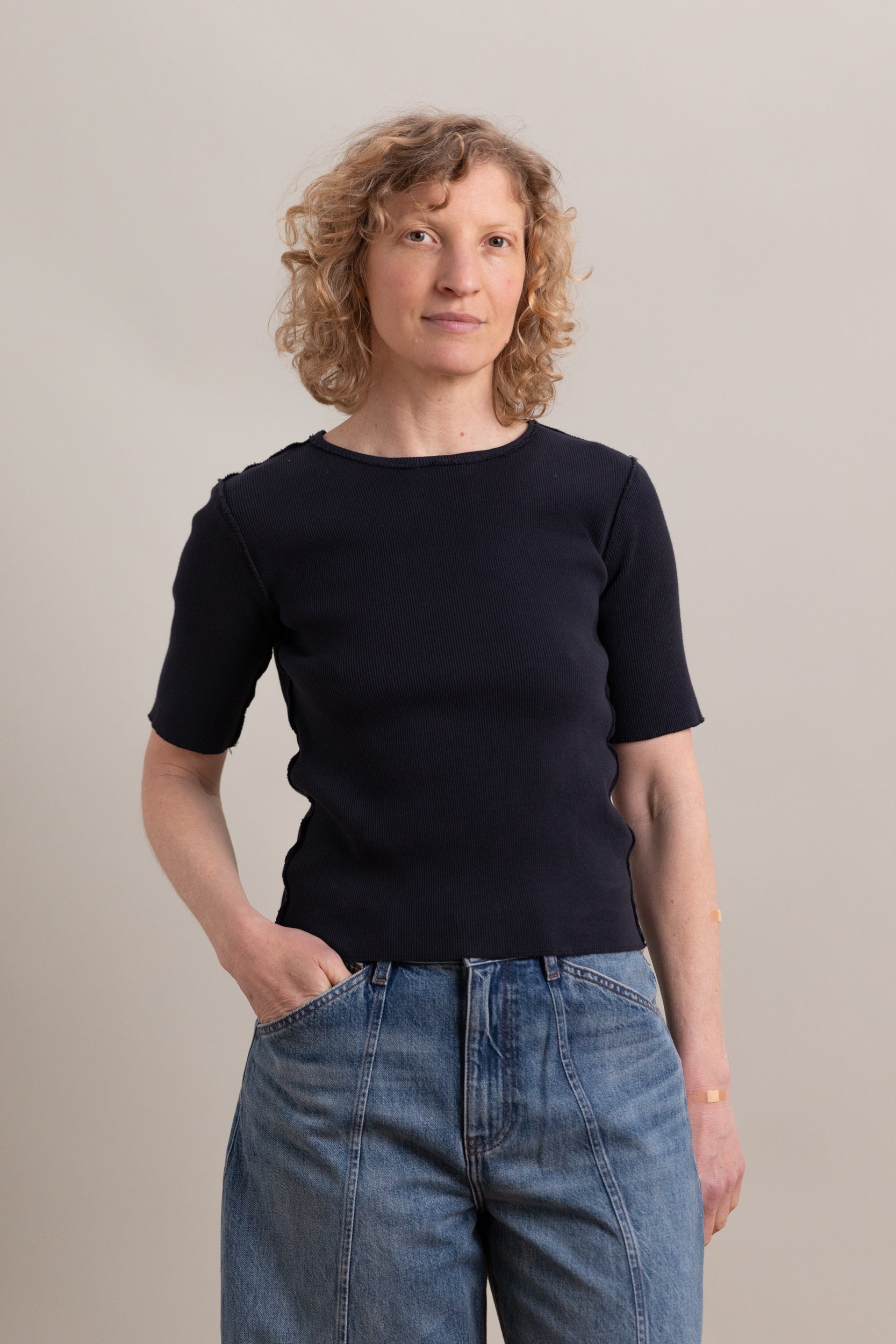 FITTED TEE IN NAVY