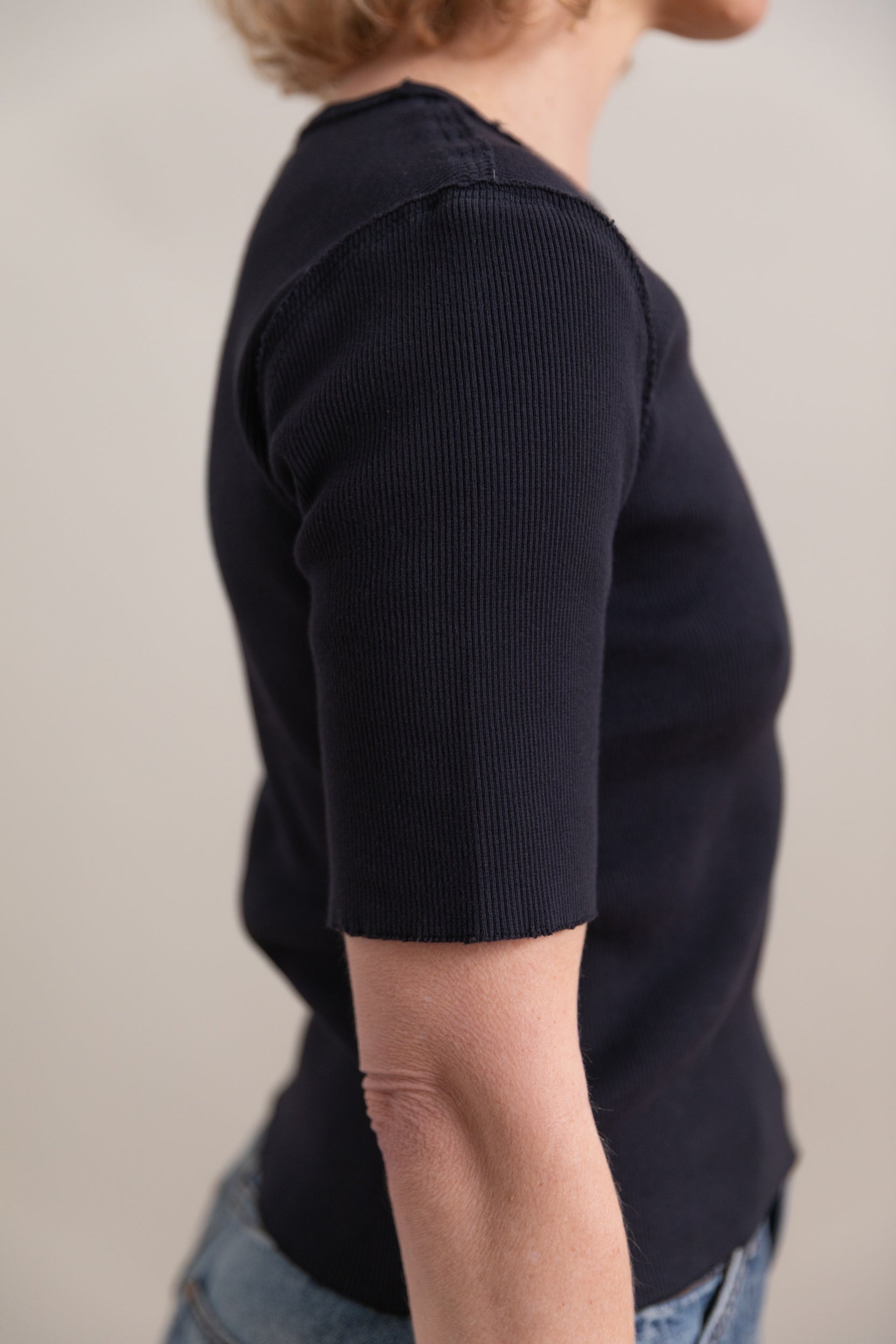 FITTED TEE IN NAVY