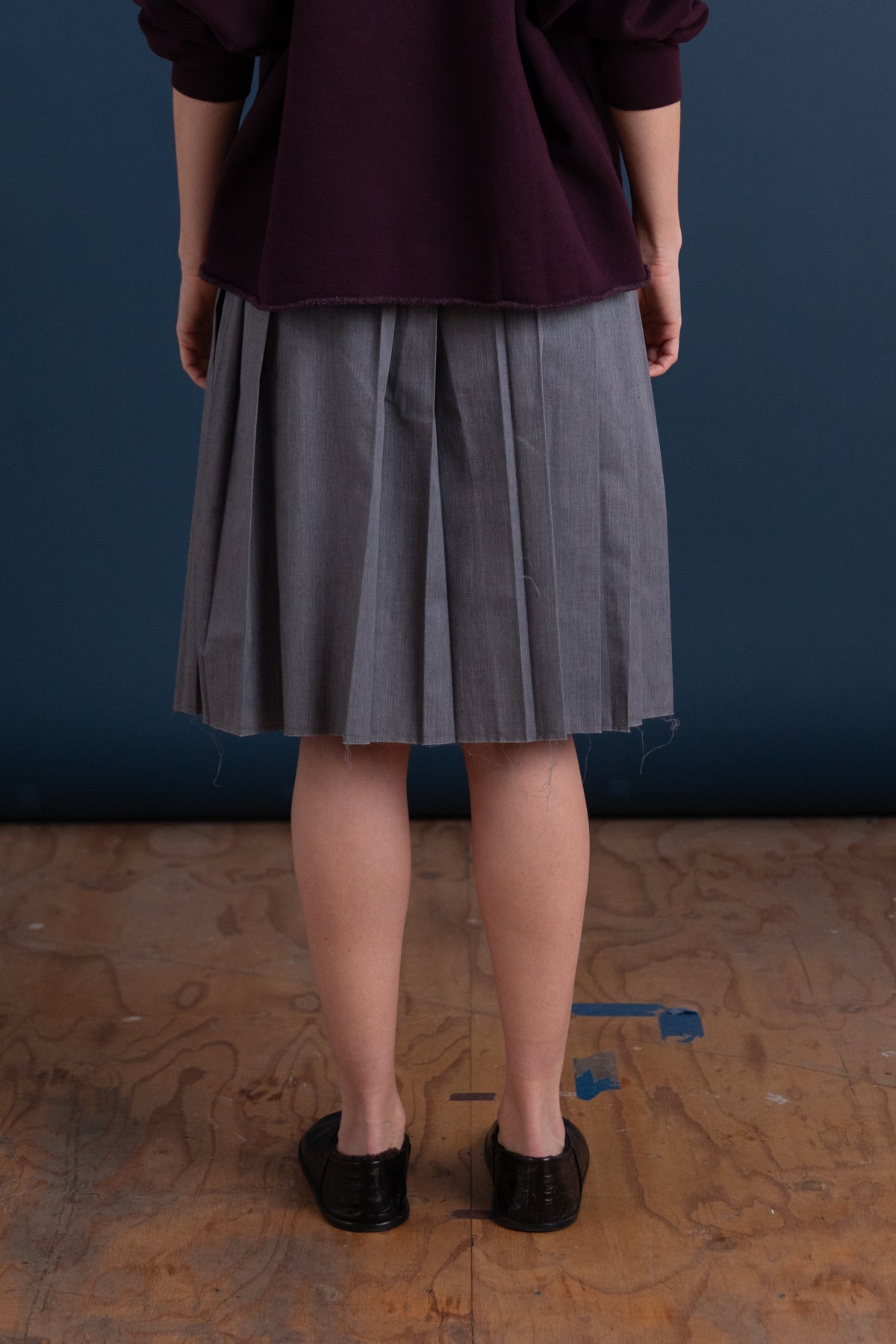 PLEAT SKIRT IN GREY