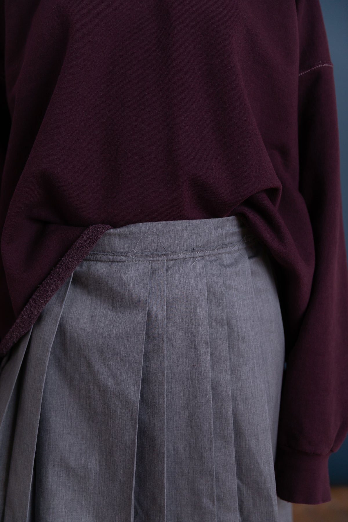 PLEAT SKIRT IN GREY