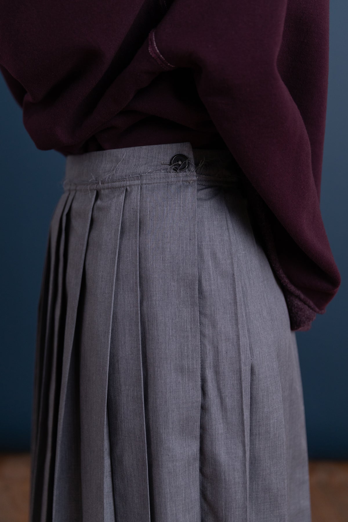 PLEAT SKIRT IN GREY