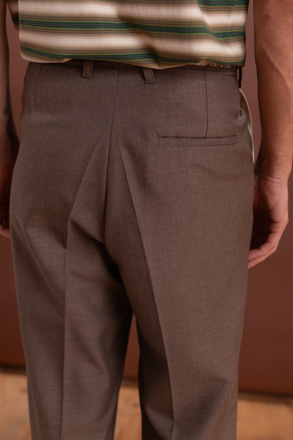 STRAIGHT SLACKS IN BROWN TWILL