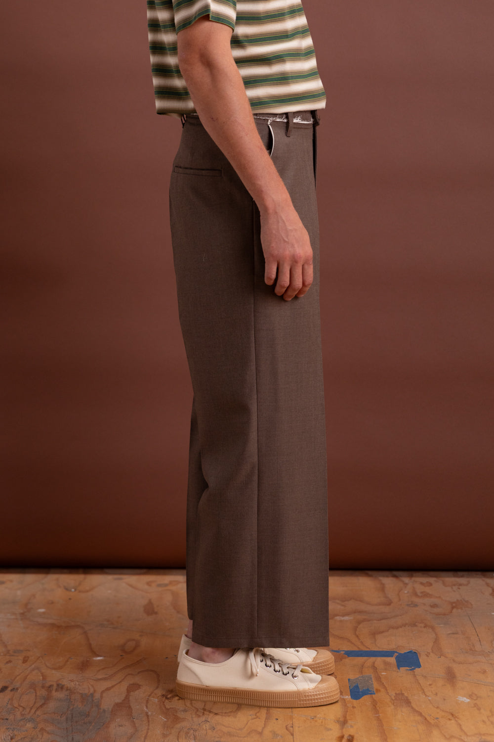 STRAIGHT SLACKS IN BROWN TWILL