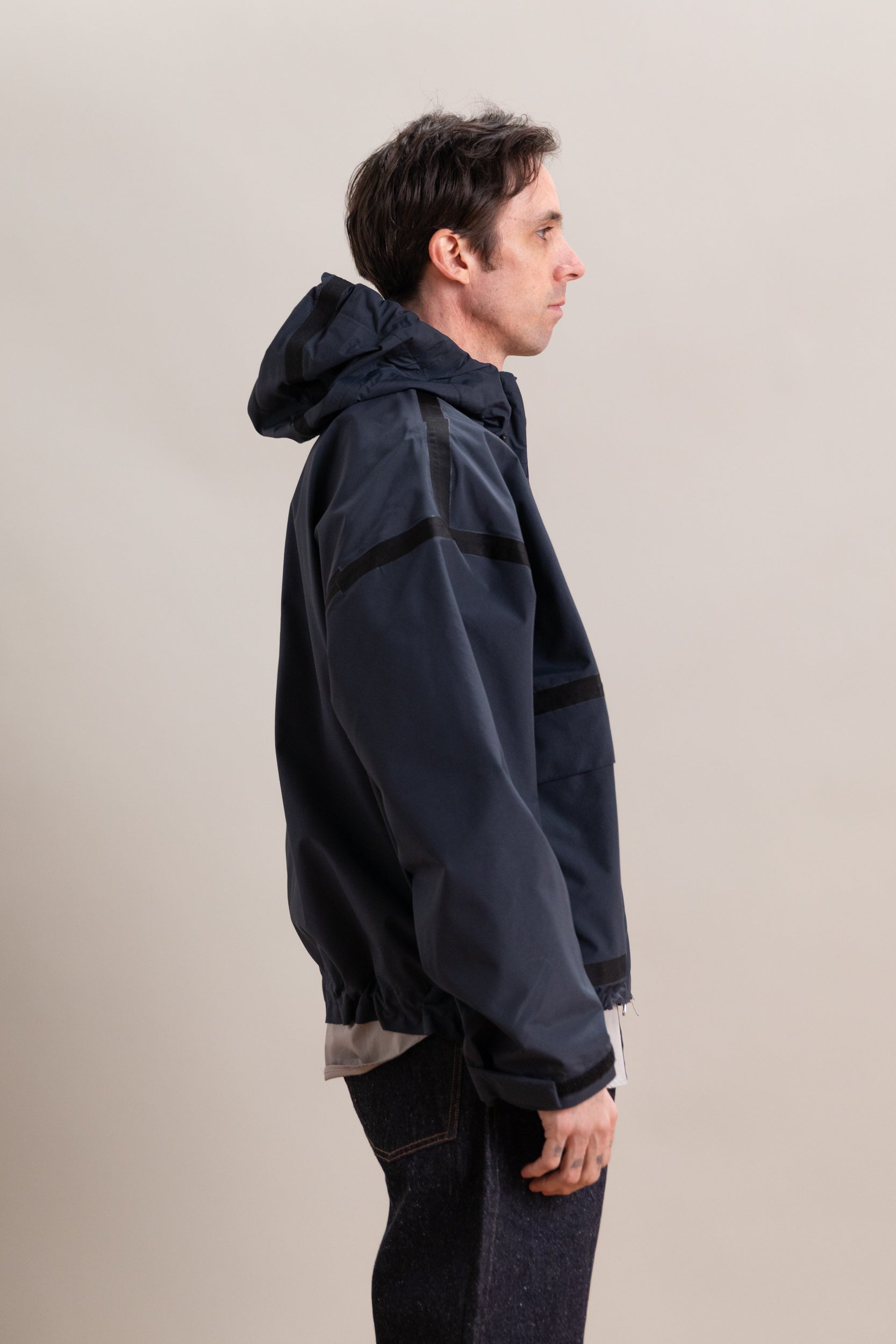 TAPED OUTDOOR JACKET IN NAVY