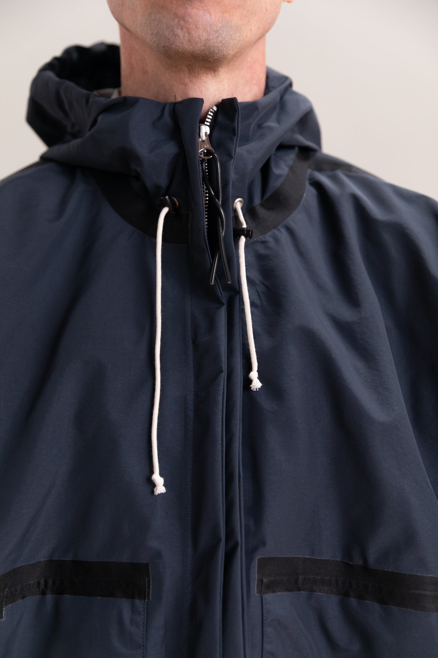 TAPED OUTDOOR JACKET IN NAVY