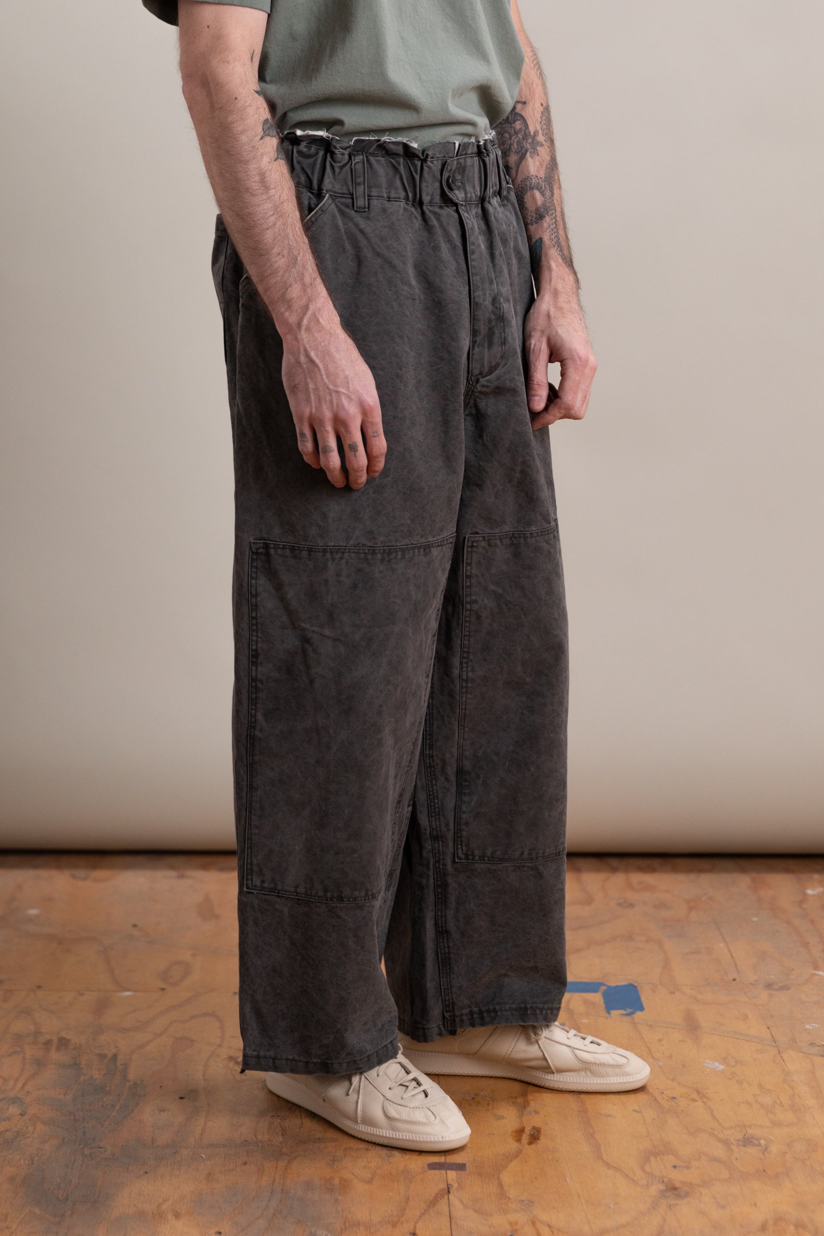 TOPLESS OVERALLS IN BLACK VINTAGE WASH