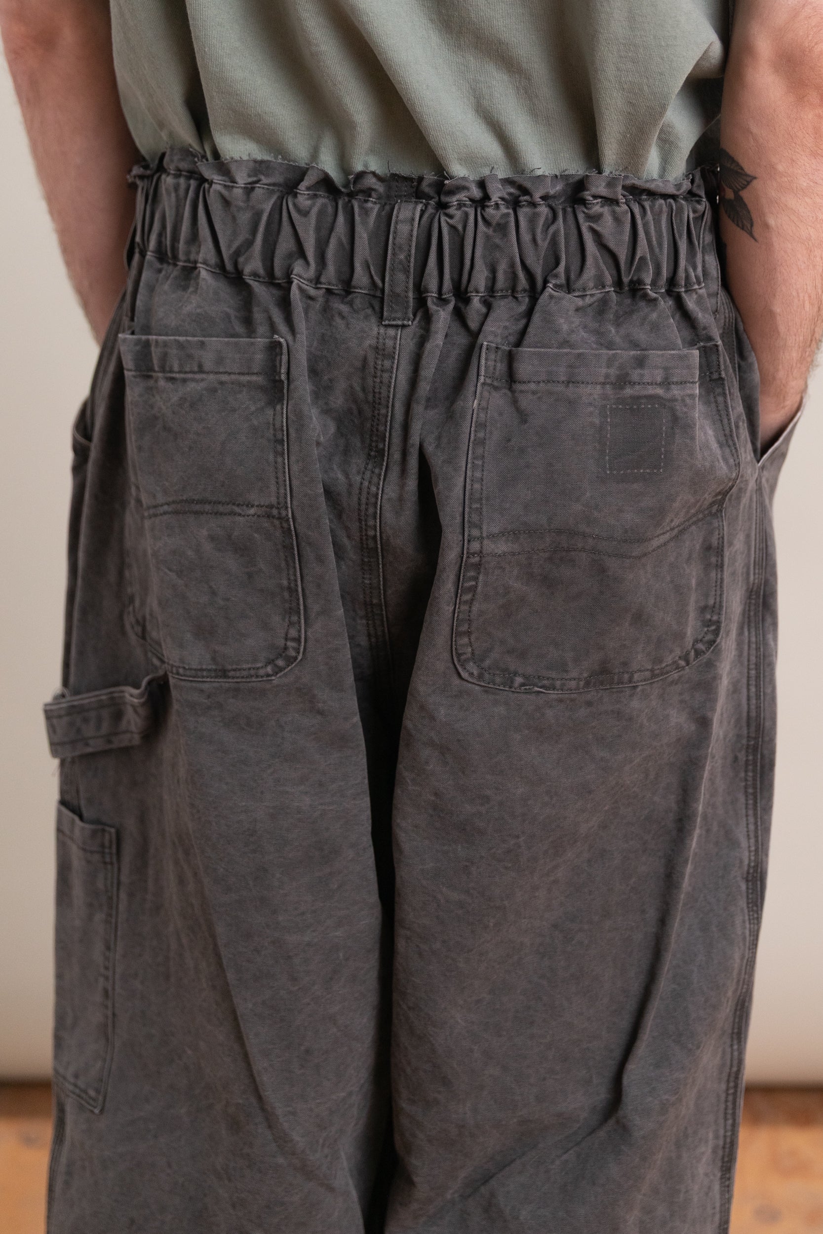 TOPLESS OVERALLS IN BLACK VINTAGE WASH