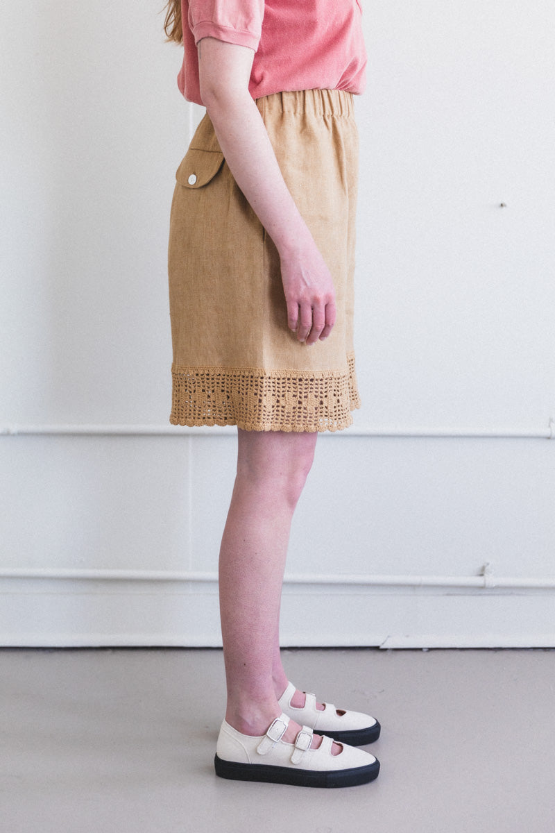 OLIVIA SHORTS WITH CROCHET IN OCHRE LINEN