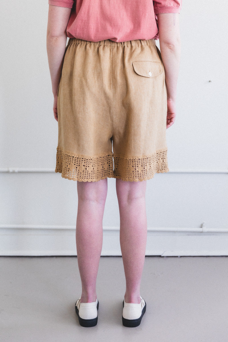 OLIVIA SHORTS WITH CROCHET IN OCHRE LINEN