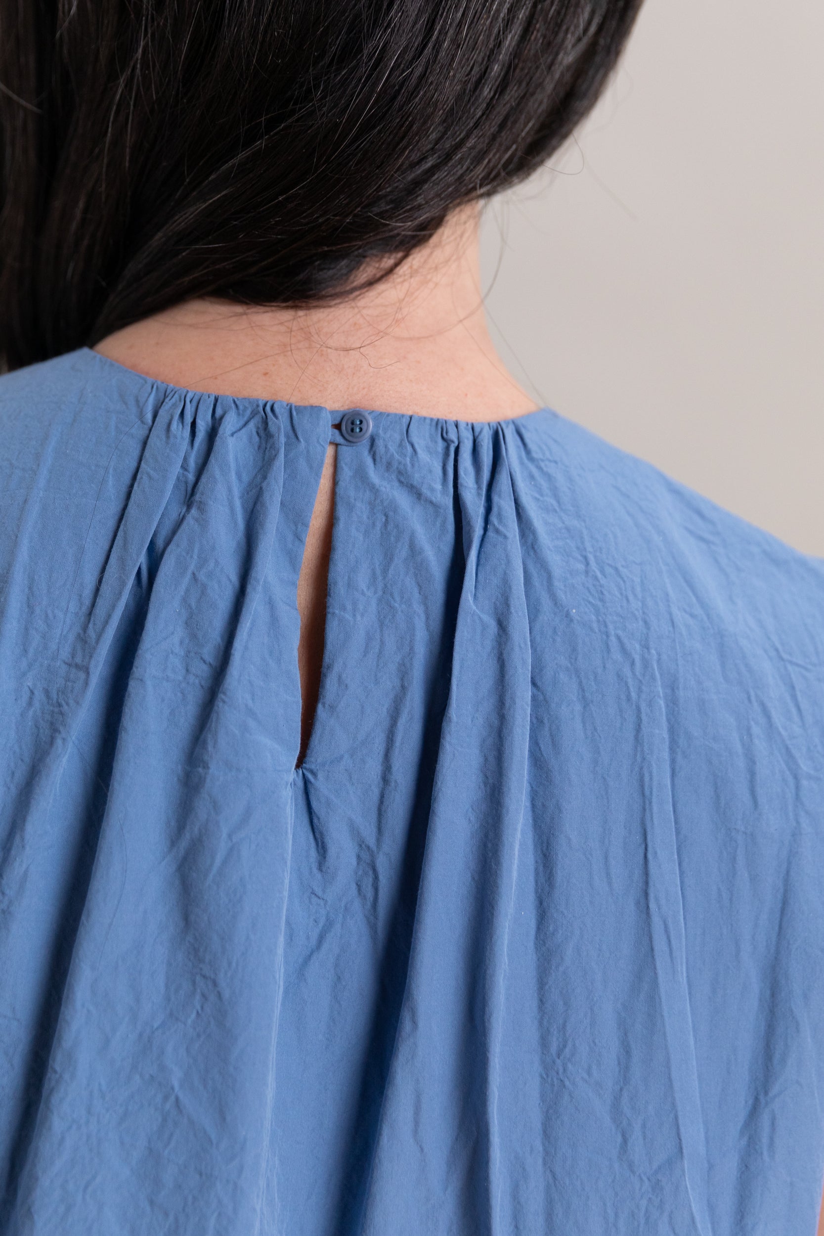 POMME RUCHE DRESS IN BLUE CHALK POPLIN