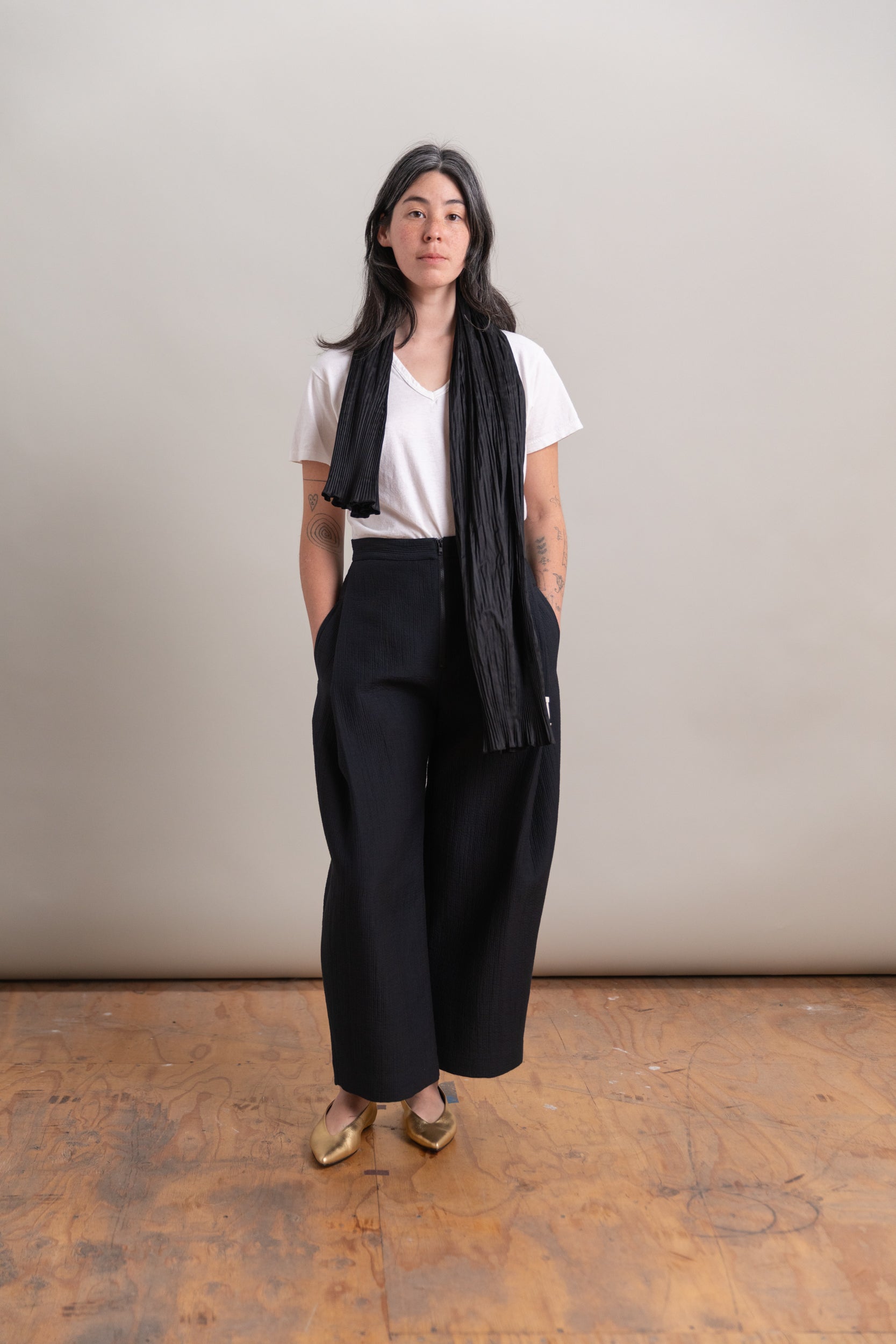 PLEATED SCARF IN BLACK SILK DUPION