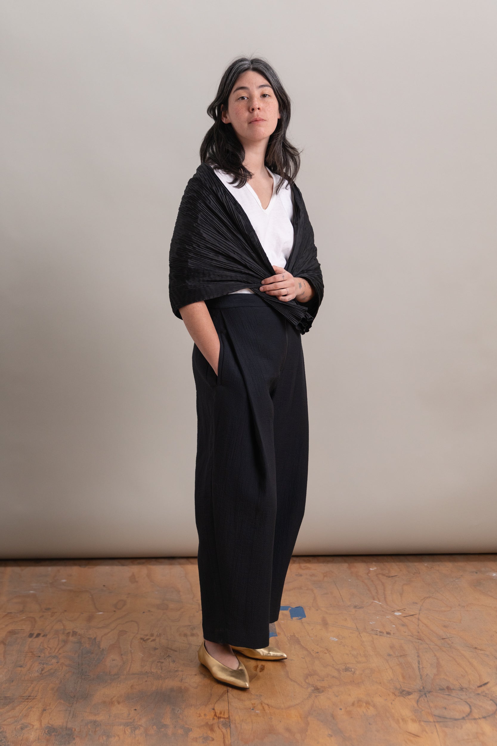 PLEATED SCARF IN BLACK SILK DUPION