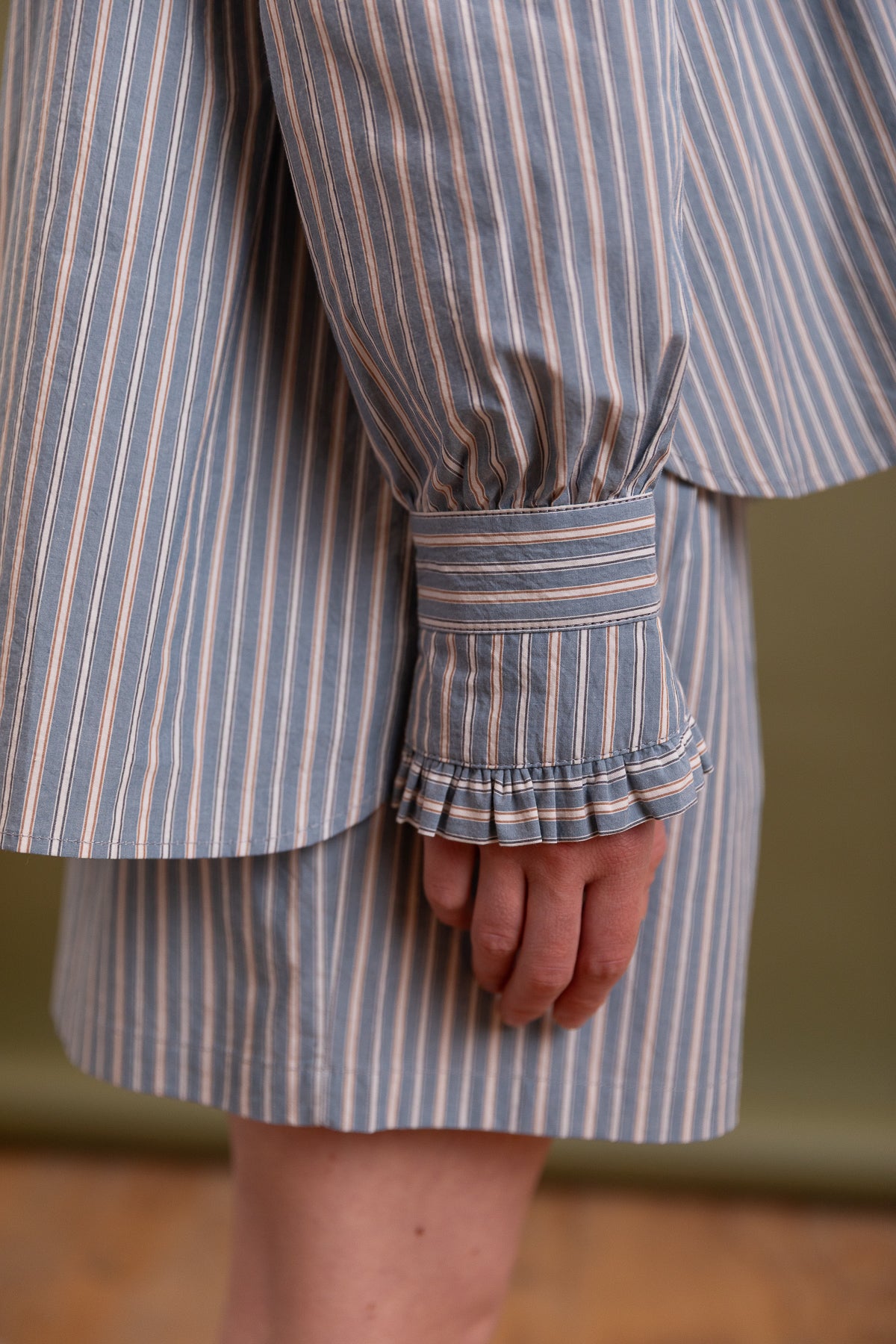 BROOKES SHIRT IN BLUE/BROWN STRIPE