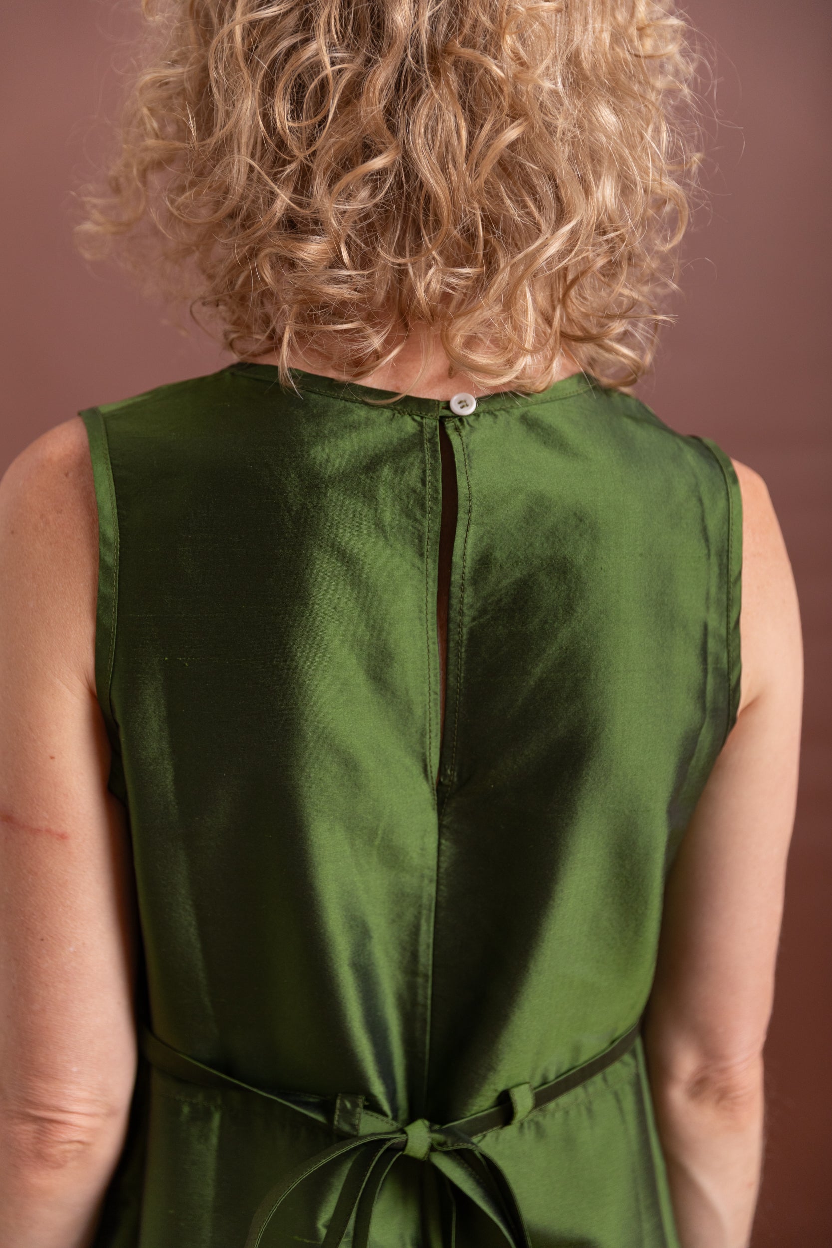 ERIKA DRESS IN BOTTLE SILK DUPION