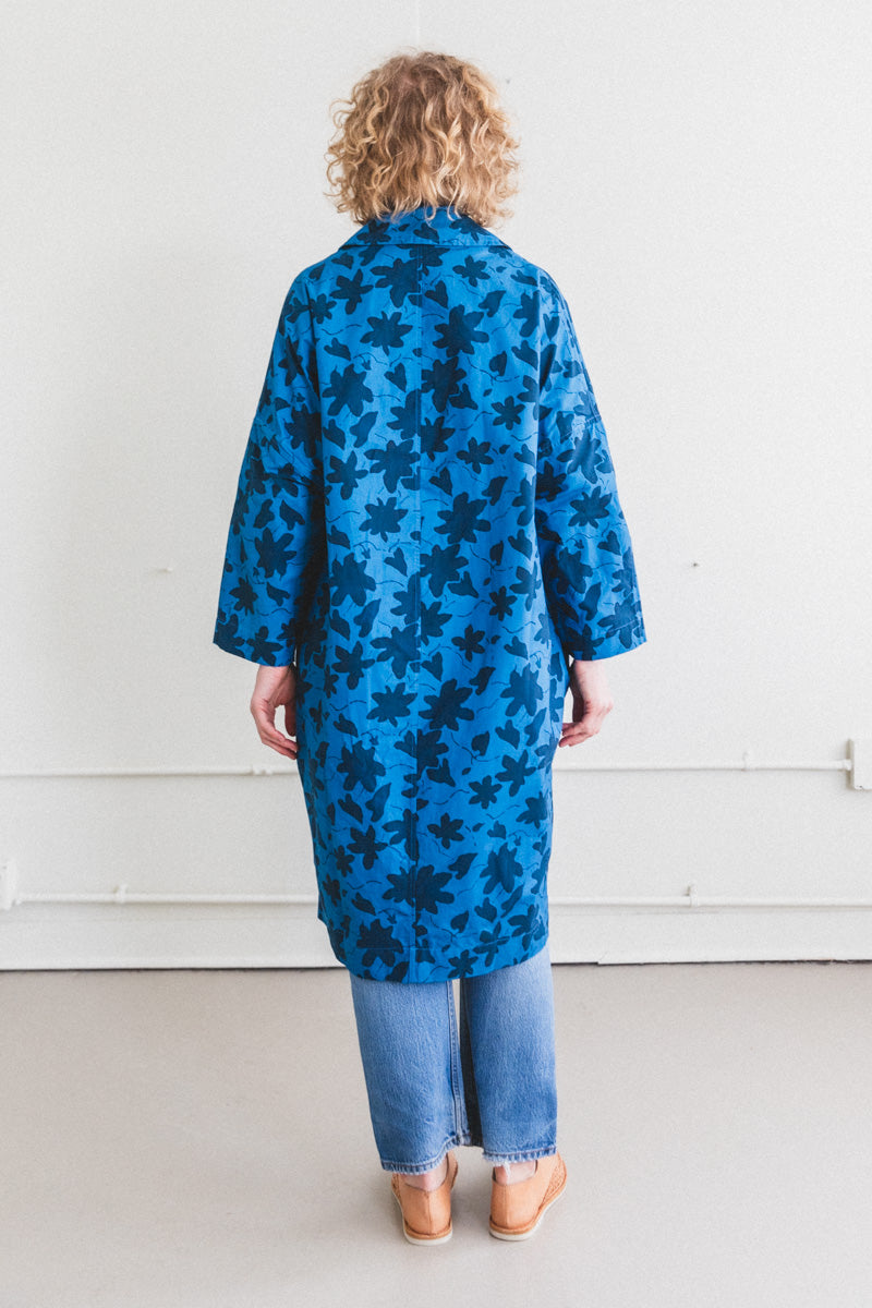 FARO MAC IN BLUE FLOWERS BRITISH DRY OILSKIN