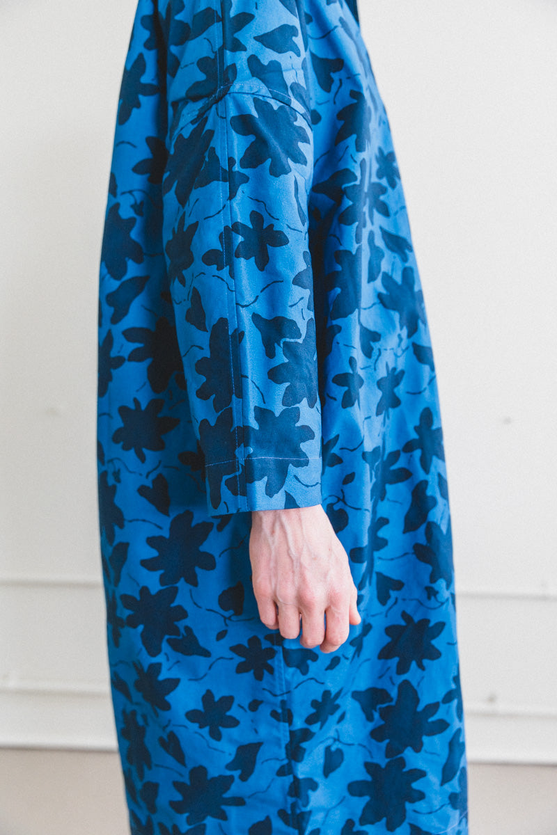 FARO MAC IN BLUE FLOWERS BRITISH DRY OILSKIN