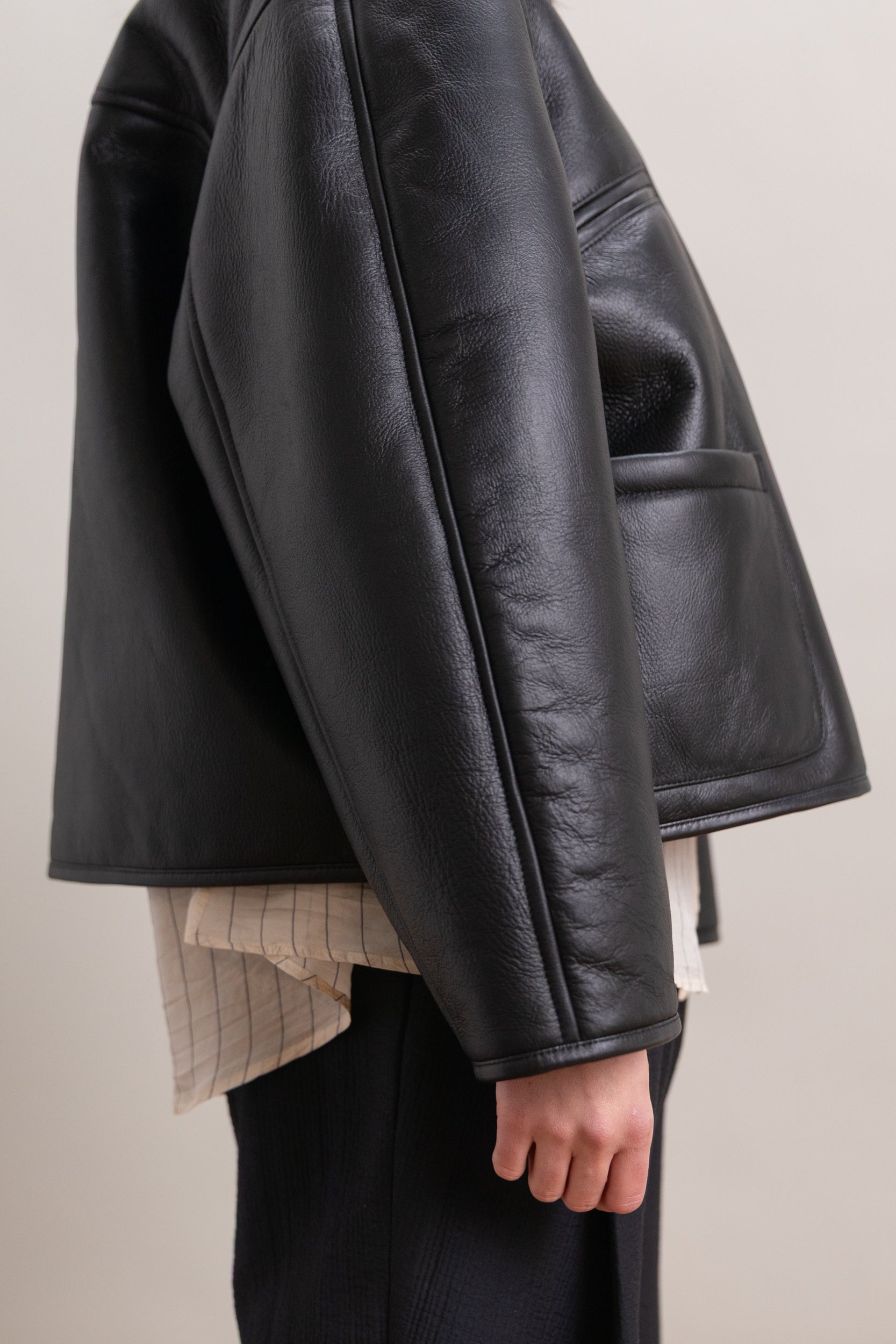 LEATHER BACK SHEEPSKIN FLYING JACKET IN BLACK