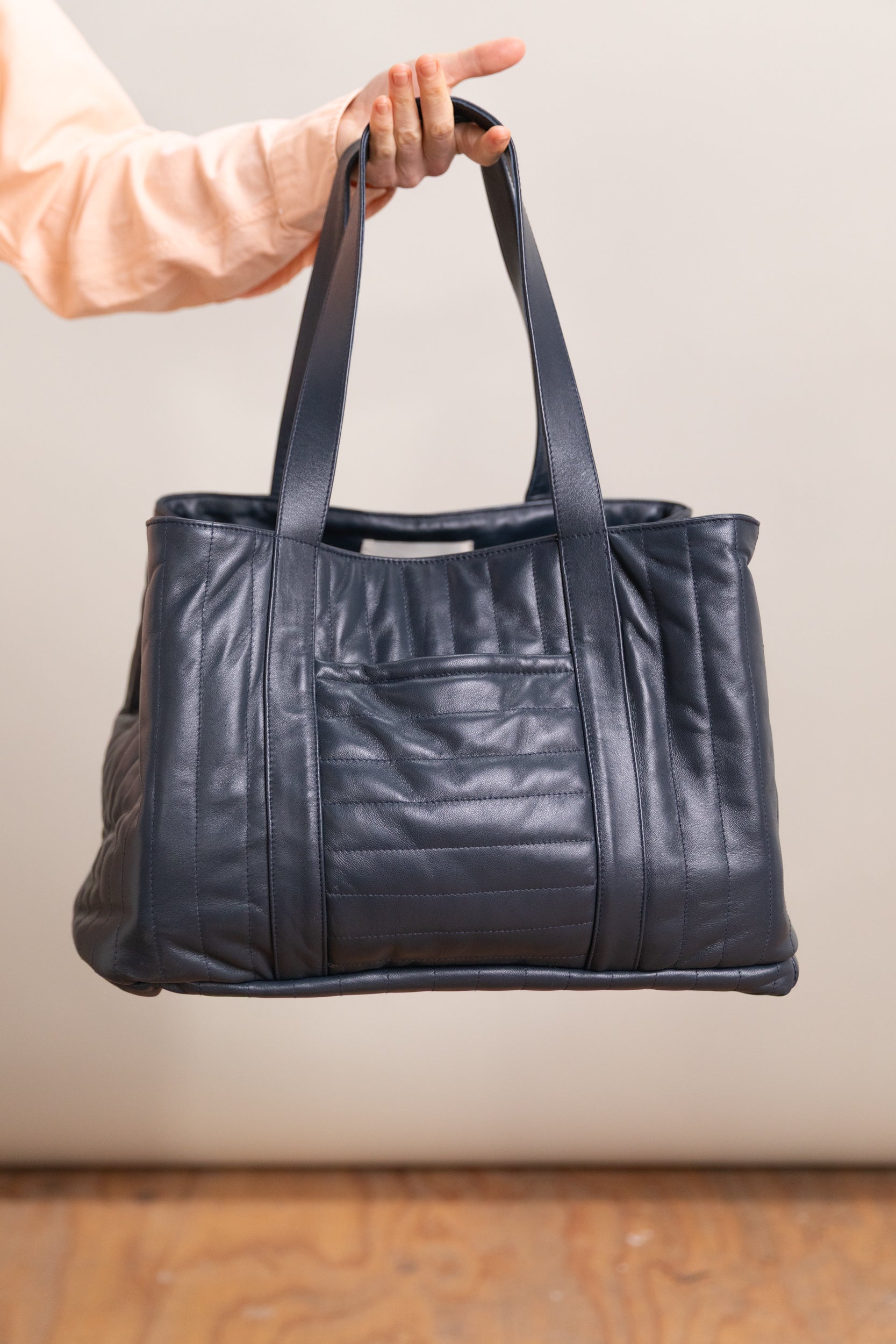 LARGE TOTE BAG IN NAVY QUILTED NAPPA LEATHER