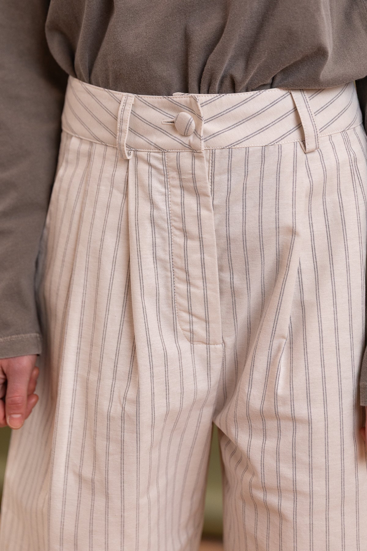 MARA SHORT IN ECRU/FAWN STRIPE